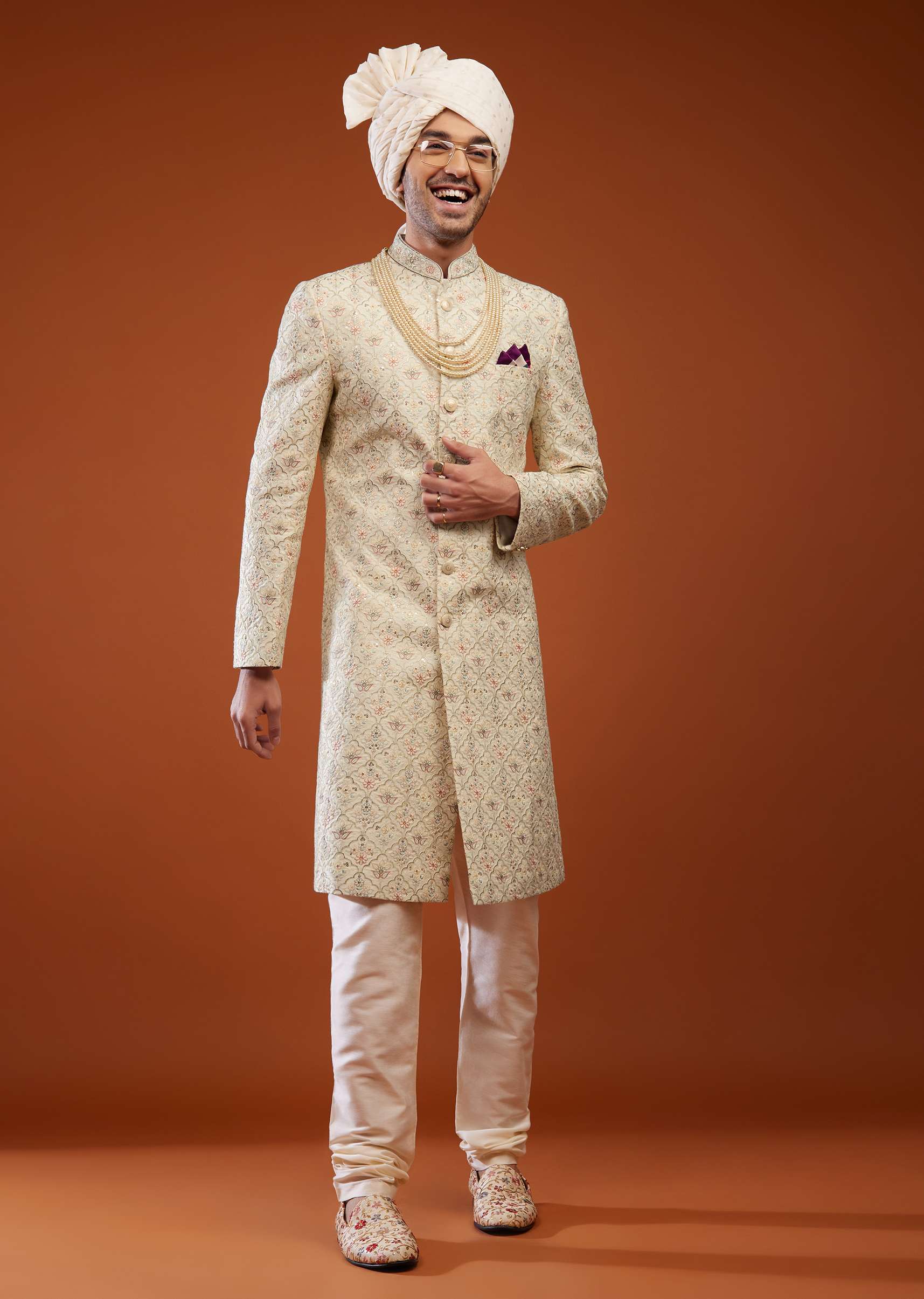 whisper_white_embroidered_sherwani_set-sg128939_5.jpg