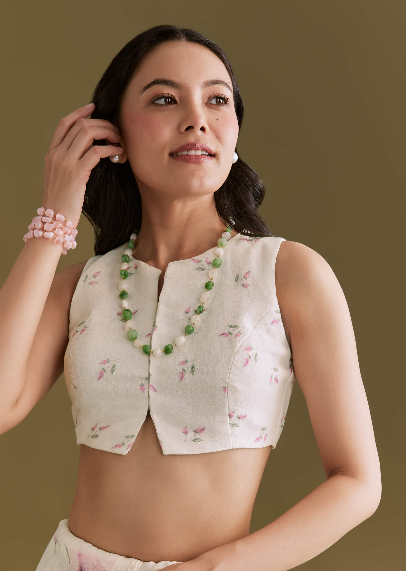 white-cotton-linen-saree-with-pink-rose-prints-sg291726-7_eb44cb48-74a5-4ed6-b3d5-ca4d53d3f762.jpg