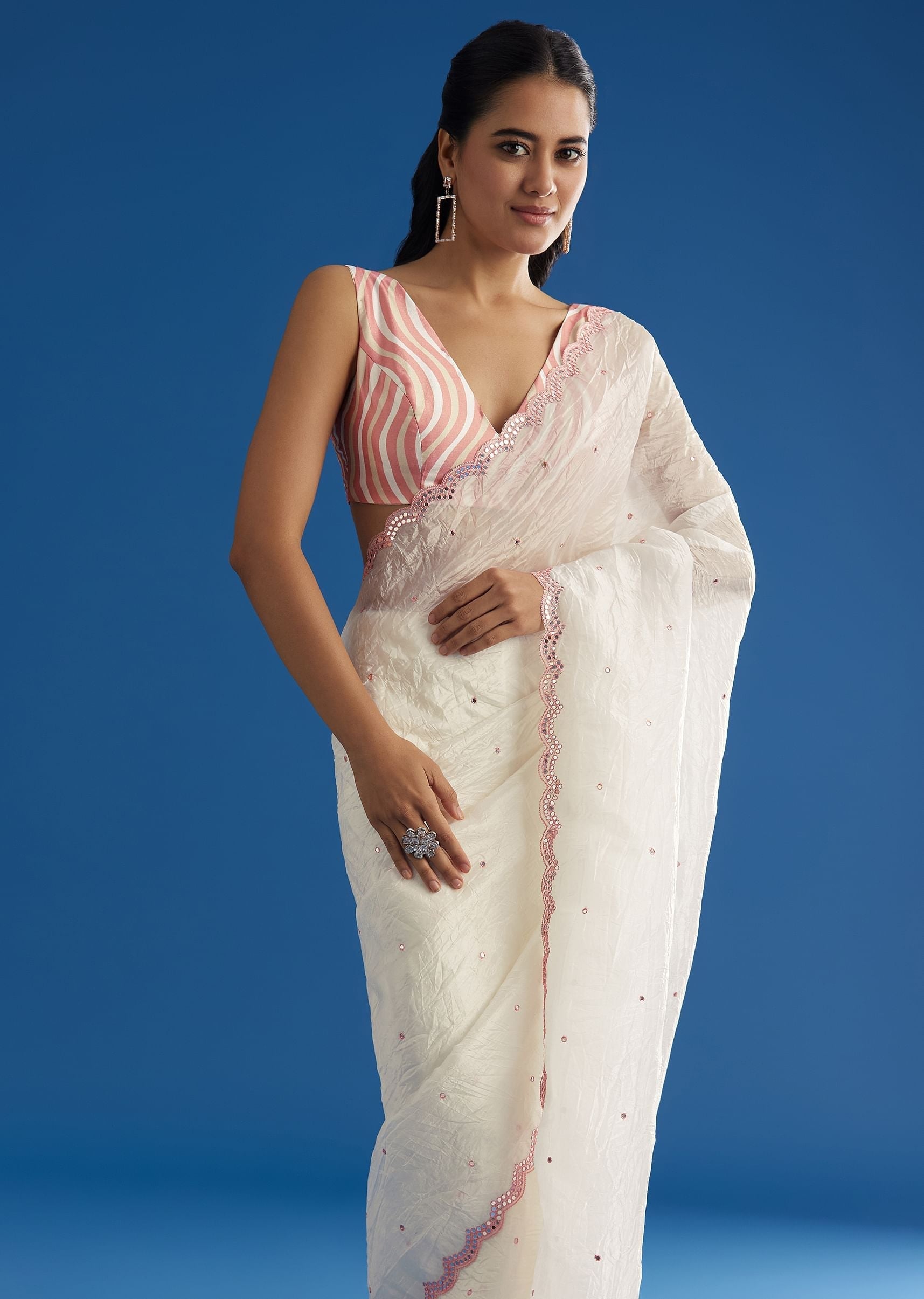 white-crepe-silk-saree-with-mirror-scallop-border-and-pink-contrast-blouse-sg299437-1_0debe69c-87cc-42af-ac96-a257aa6ed0d9.jpg