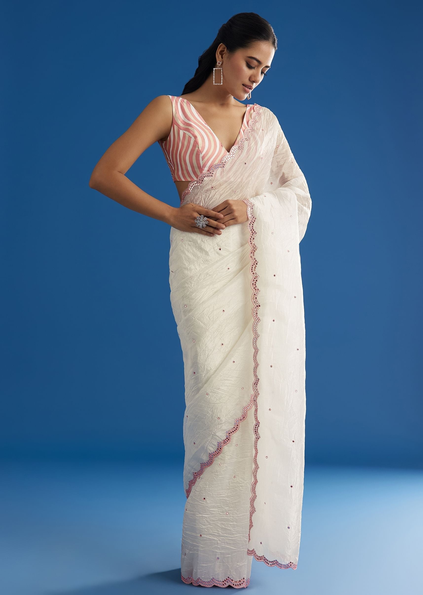 white-crepe-silk-saree-with-mirror-scallop-border-and-pink-contrast-blouse-sg299437-5_5a8fcabc-a229-4b14-83cf-c73a05cd6a4f.jpg