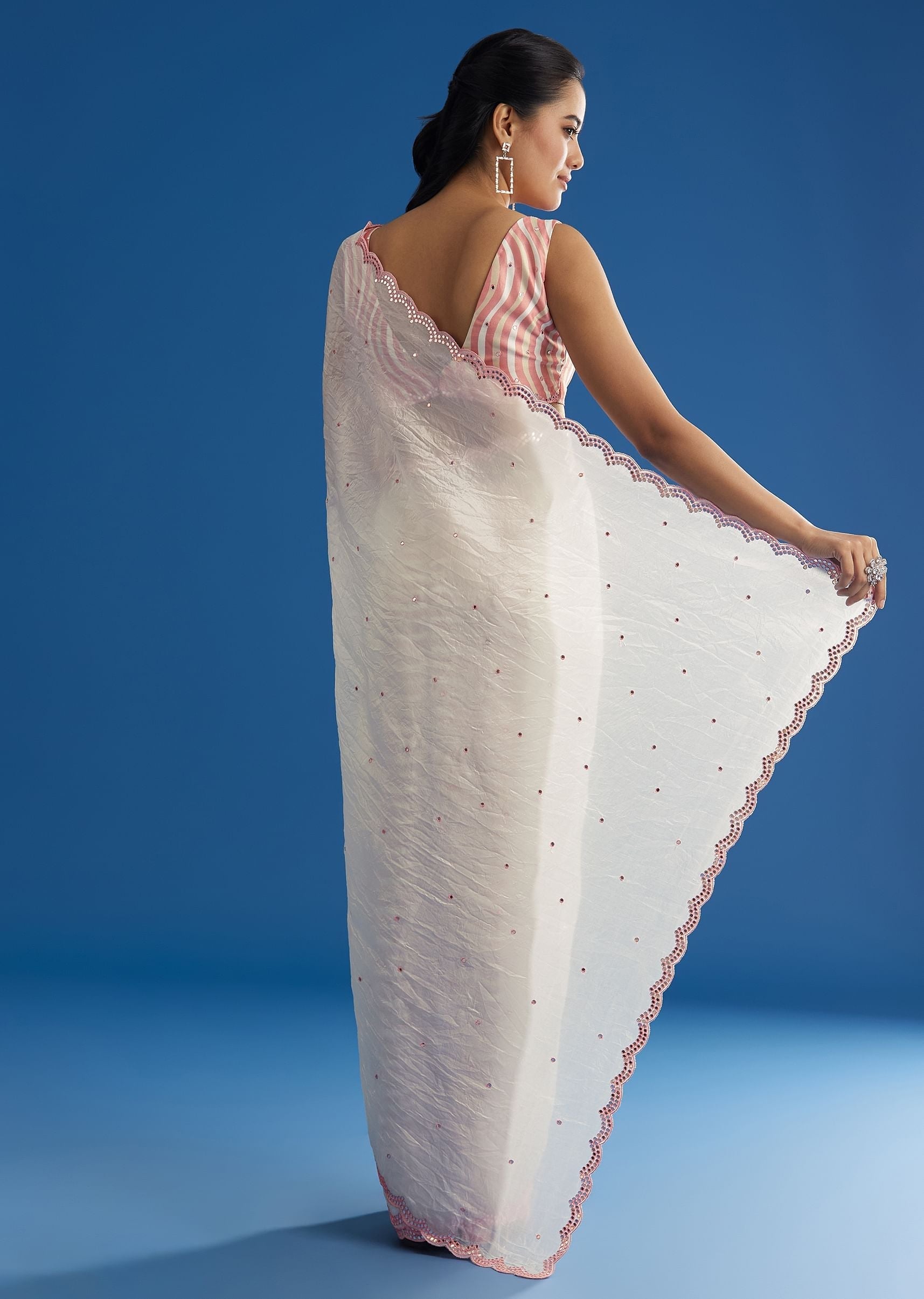 white-crepe-silk-saree-with-mirror-scallop-border-and-pink-contrast-blouse-sg299437-6_64c3dd90-03b2-4287-bcc6-72b4ae4704ae.jpg