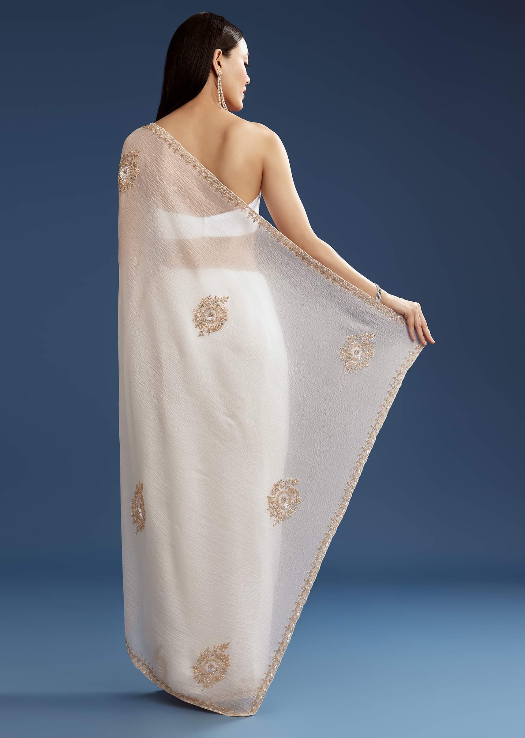 white-crushed-tissue-cutdana-and-sequin-embroidered-saree-sg296091-4_3355ea58-82d2-4421-af51-8fde956503c7.jpg