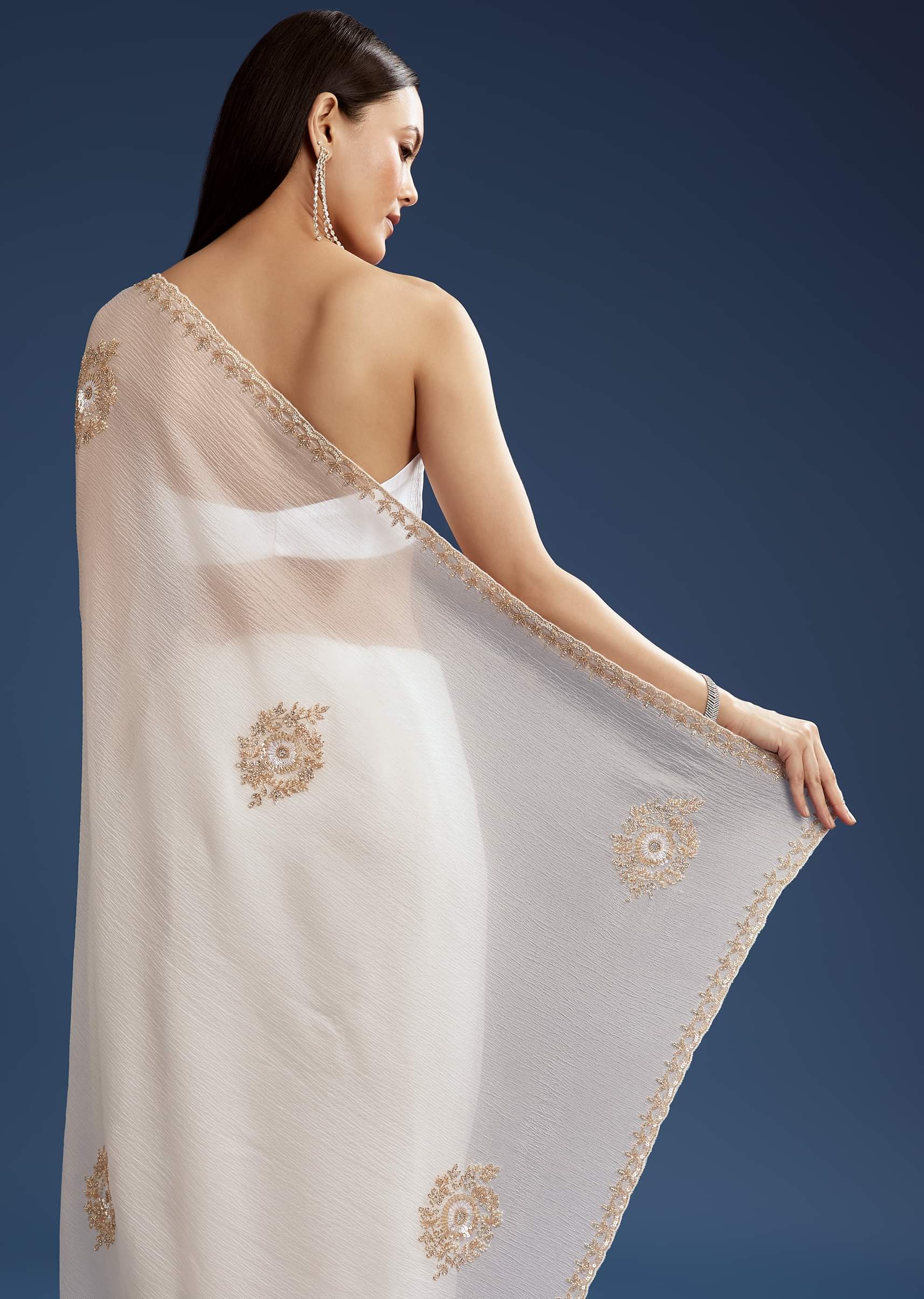 white-crushed-tissue-cutdana-and-sequin-embroidered-saree-sg296091-6_61deed3a-3f64-4521-a6e8-b1b825cce91b.jpg