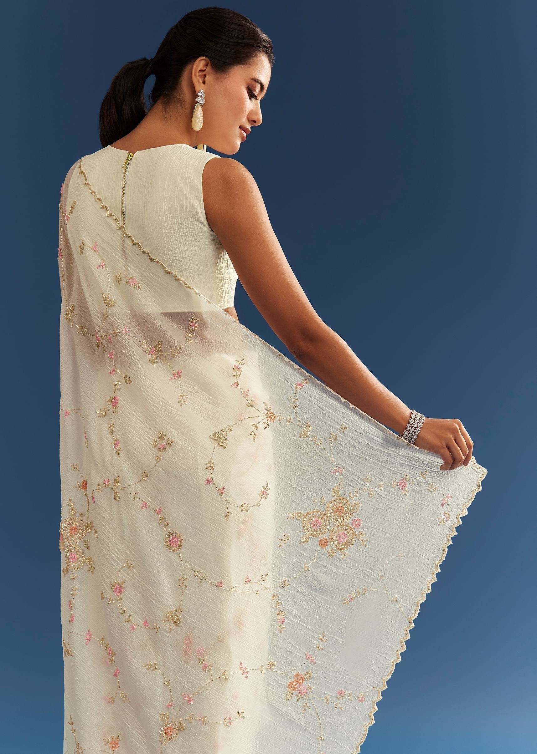 white-crushed-tissue-floral-embroidered-saree-sg284496-6_56b9ef6a-6e0b-4ad1-be08-cecfc6505e5e.jpg