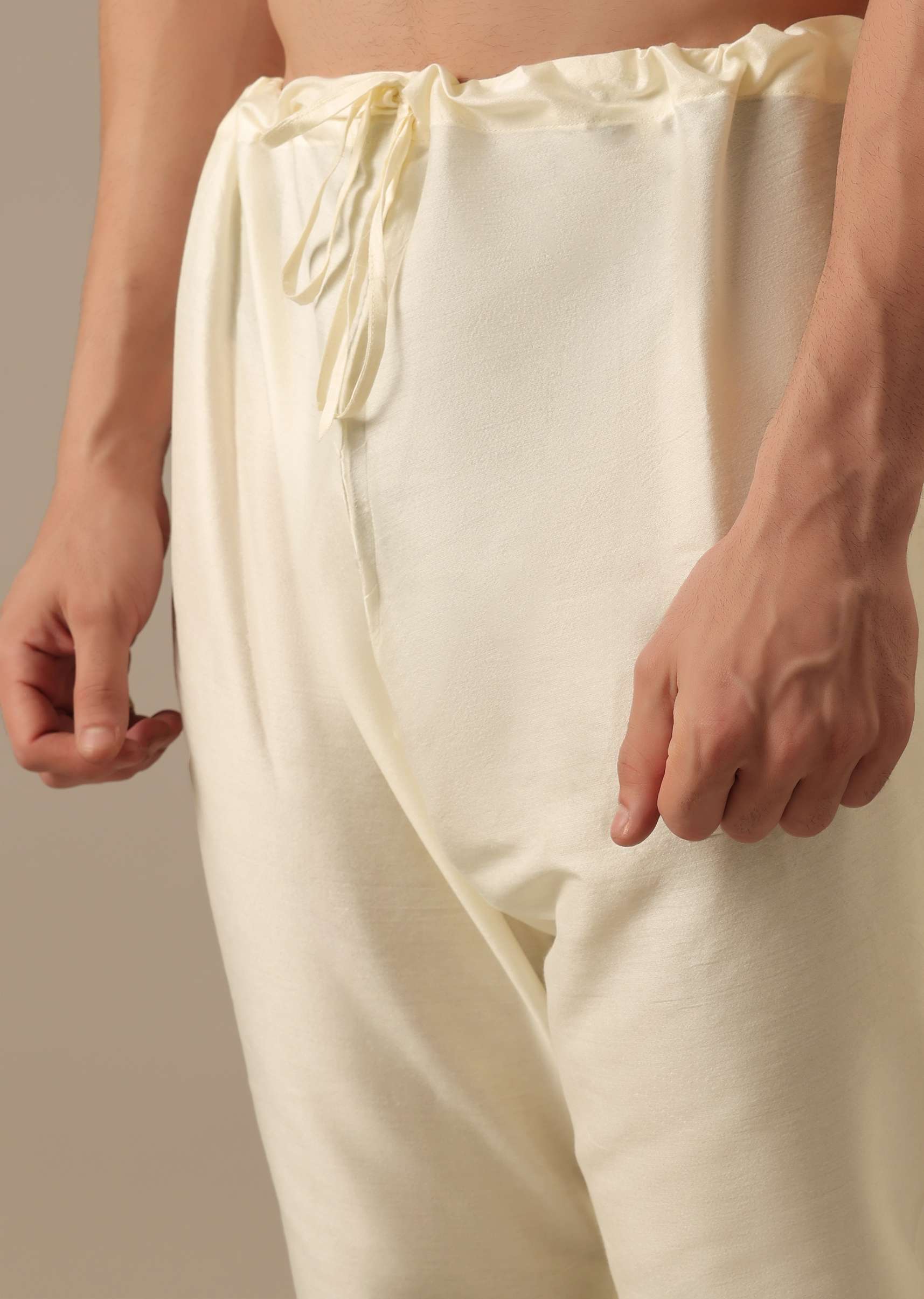 white-floral-bundi-_-kurta-set-in-silk-sg176268_1_2c7cd42d-905d-4830-a984-afbae6b78d55.jpg