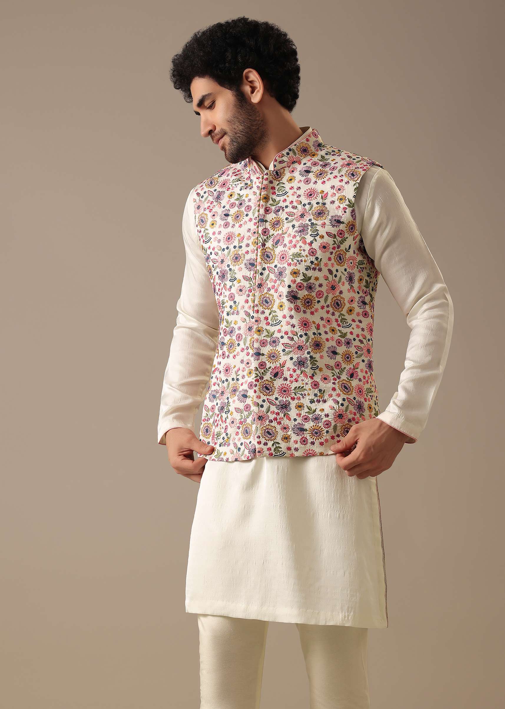 white-floral-bundi-_-kurta-set-in-silk-sg176268_4_a871b35a-e97e-4af3-b235-fcb8b853edc9.jpg