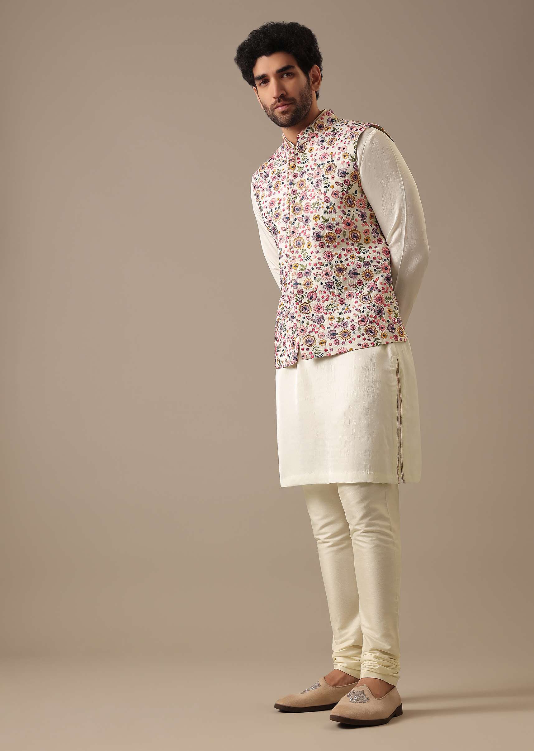 white-floral-bundi-_-kurta-set-in-silk-sg176268_5_5fc02e4f-c97f-4822-9529-6a5bb047d237.jpg
