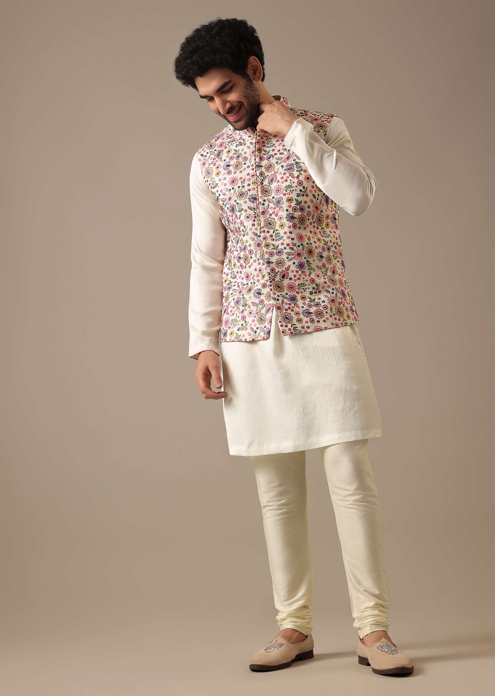 white-floral-bundi-_-kurta-set-in-silk-sg176268_6_40353fa4-74c5-42fb-8f04-9431bfe8fb45.jpg