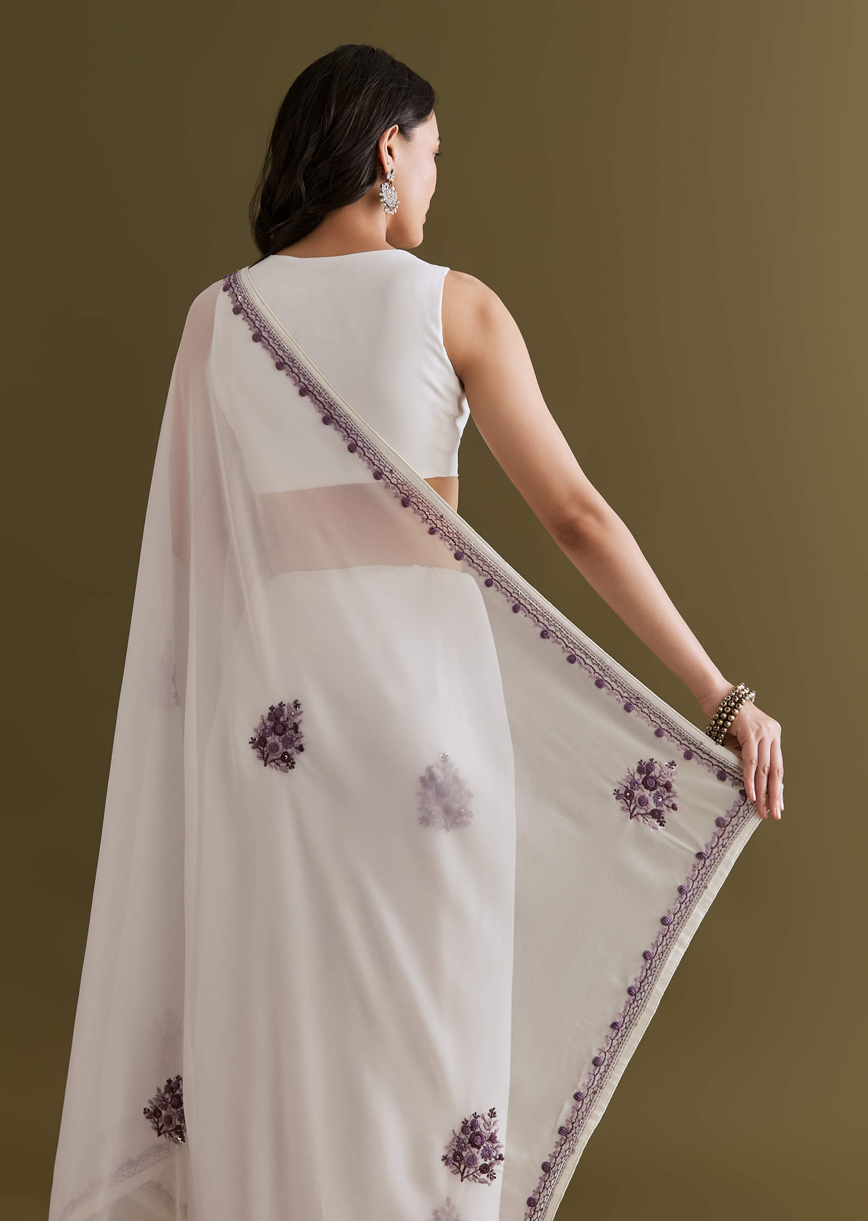 white-georgette-saree-with-kashmiri-bud-embroidery-sg293117-4_87a12519-996a-4111-a043-e897066e4c65.jpg