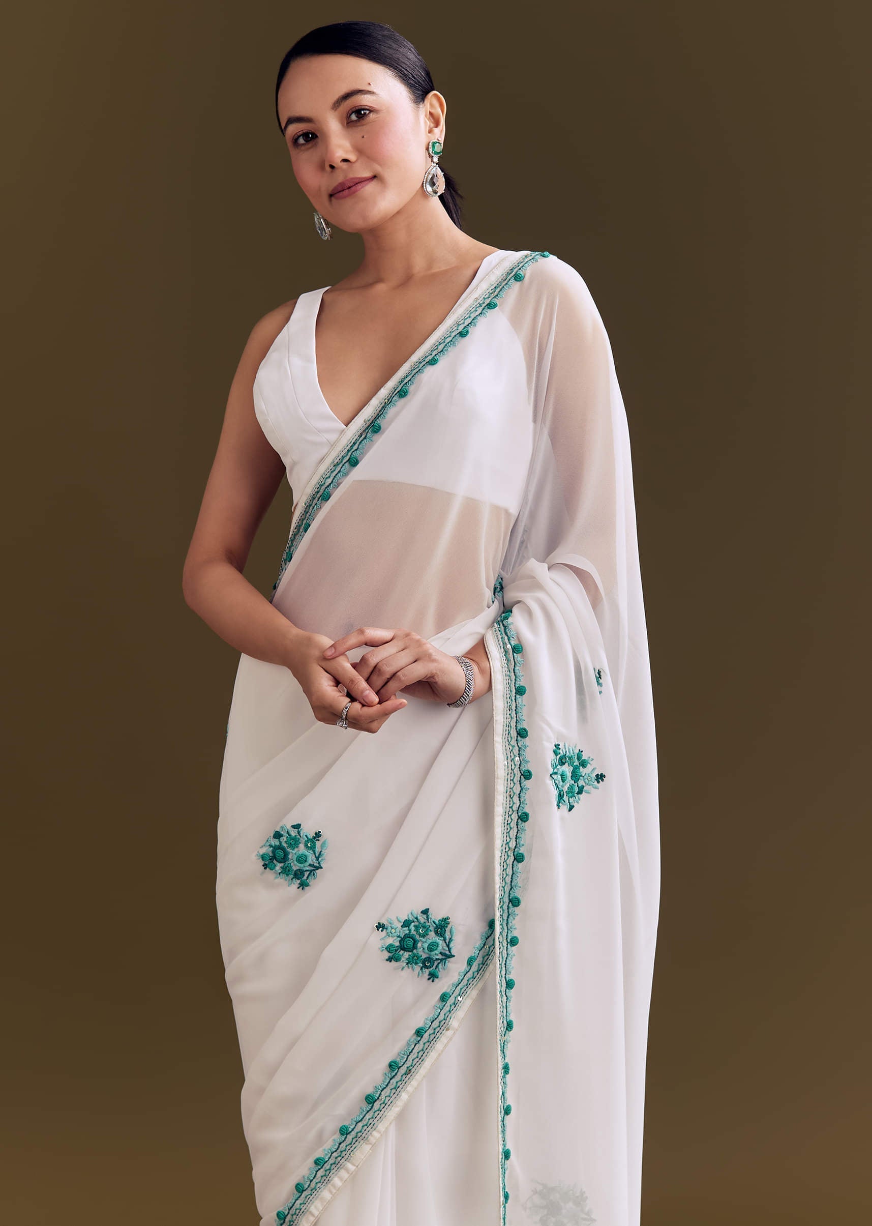 white-georgette-saree-with-traditional-kashmiri-buds-sg293115-2_3b4b11ef-aacf-4238-b841-b230b52b475d.jpg