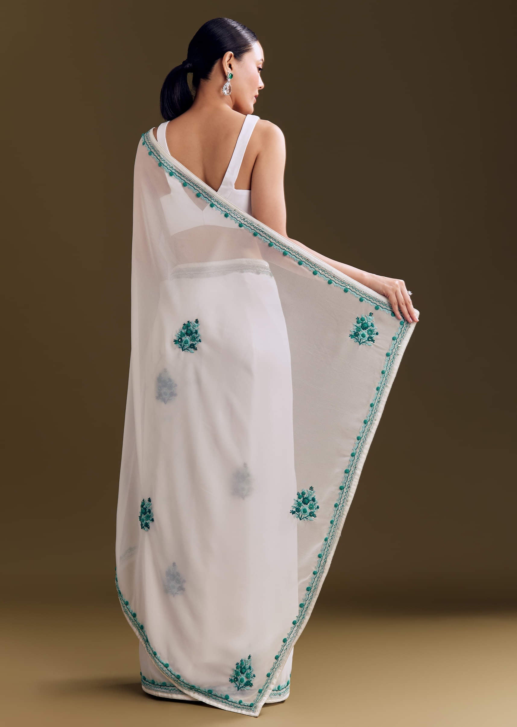 white-georgette-saree-with-traditional-kashmiri-buds-sg293115-4_9c06e92e-07b3-41e2-9049-e3d0ab7b8d14.jpg