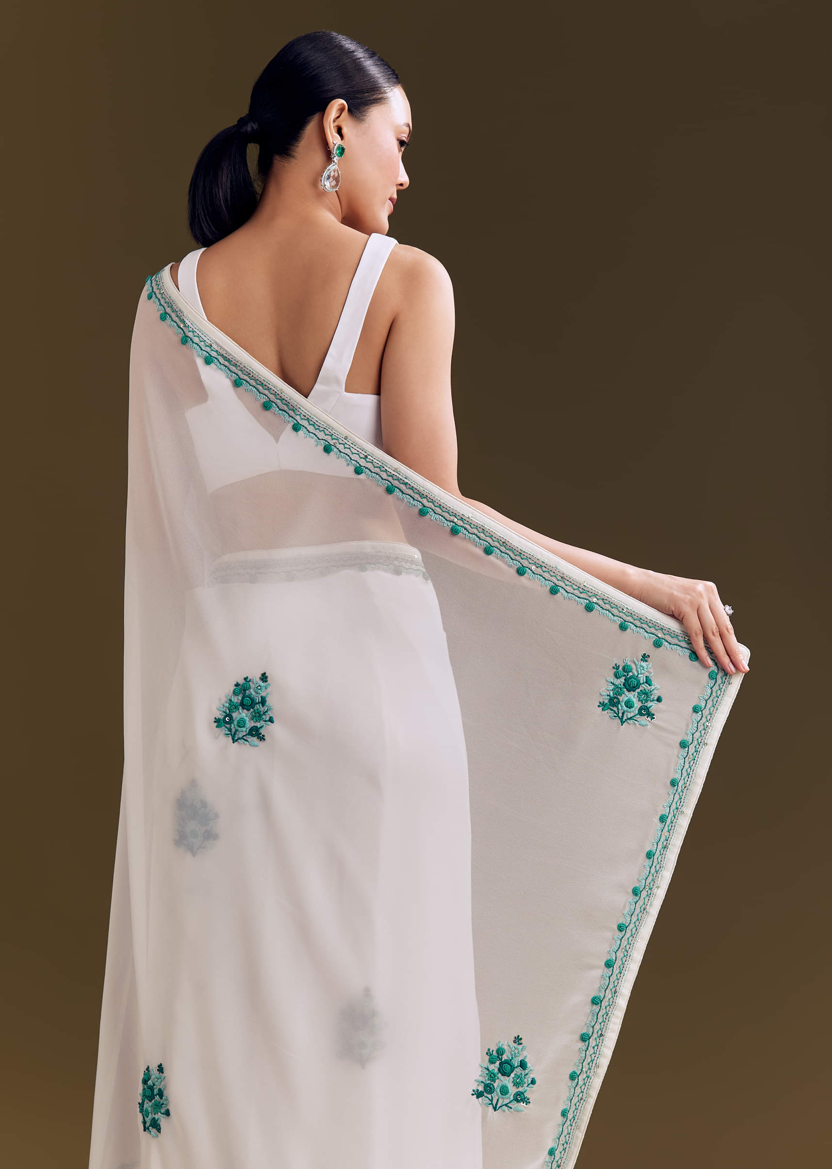 white-georgette-saree-with-traditional-kashmiri-buds-sg293115-6_33166439-7f80-4373-8549-10a94f5cf08a.jpg