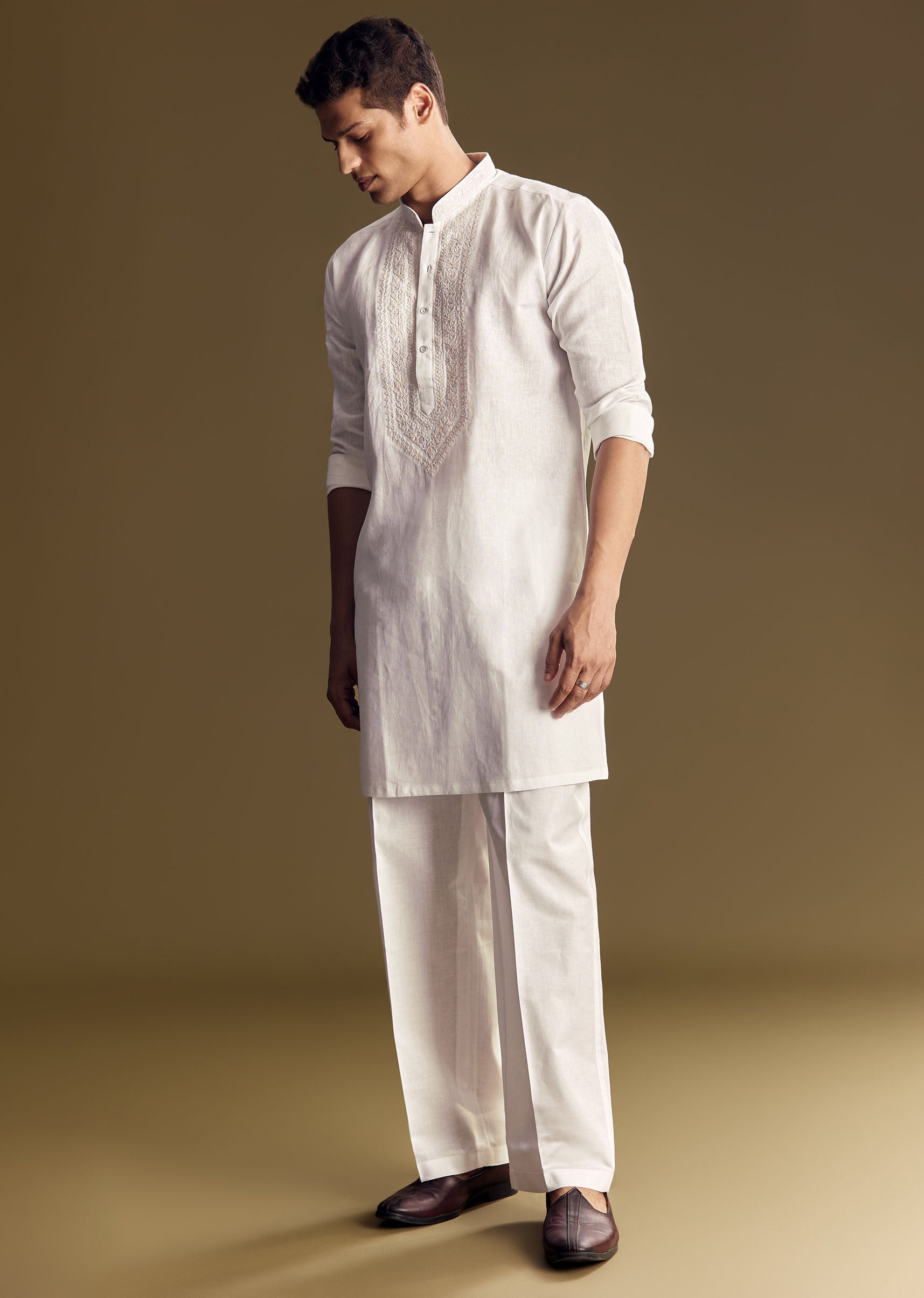 white-linen-kurta-set-with-thread-embroidery-sg321708-2_eecbcd0f-d699-4b2b-b429-3574e3f1c7c5.jpg