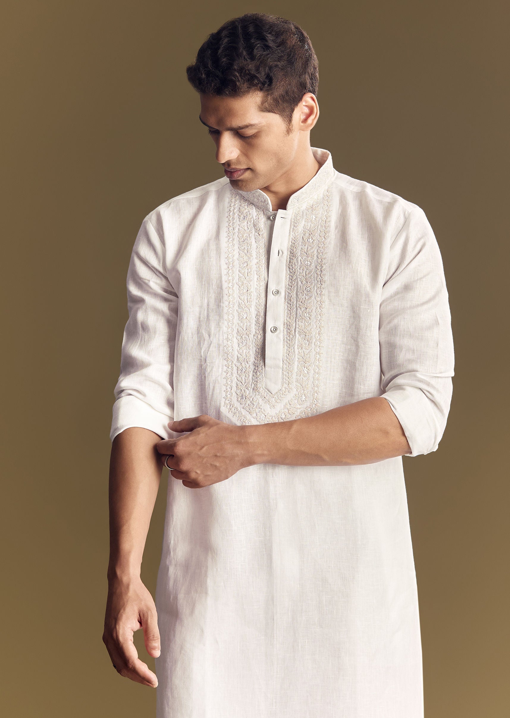 white-linen-kurta-set-with-thread-embroidery-sg321708-3_5b105ead-e1f2-4a8f-a0bf-79051998046a.jpg