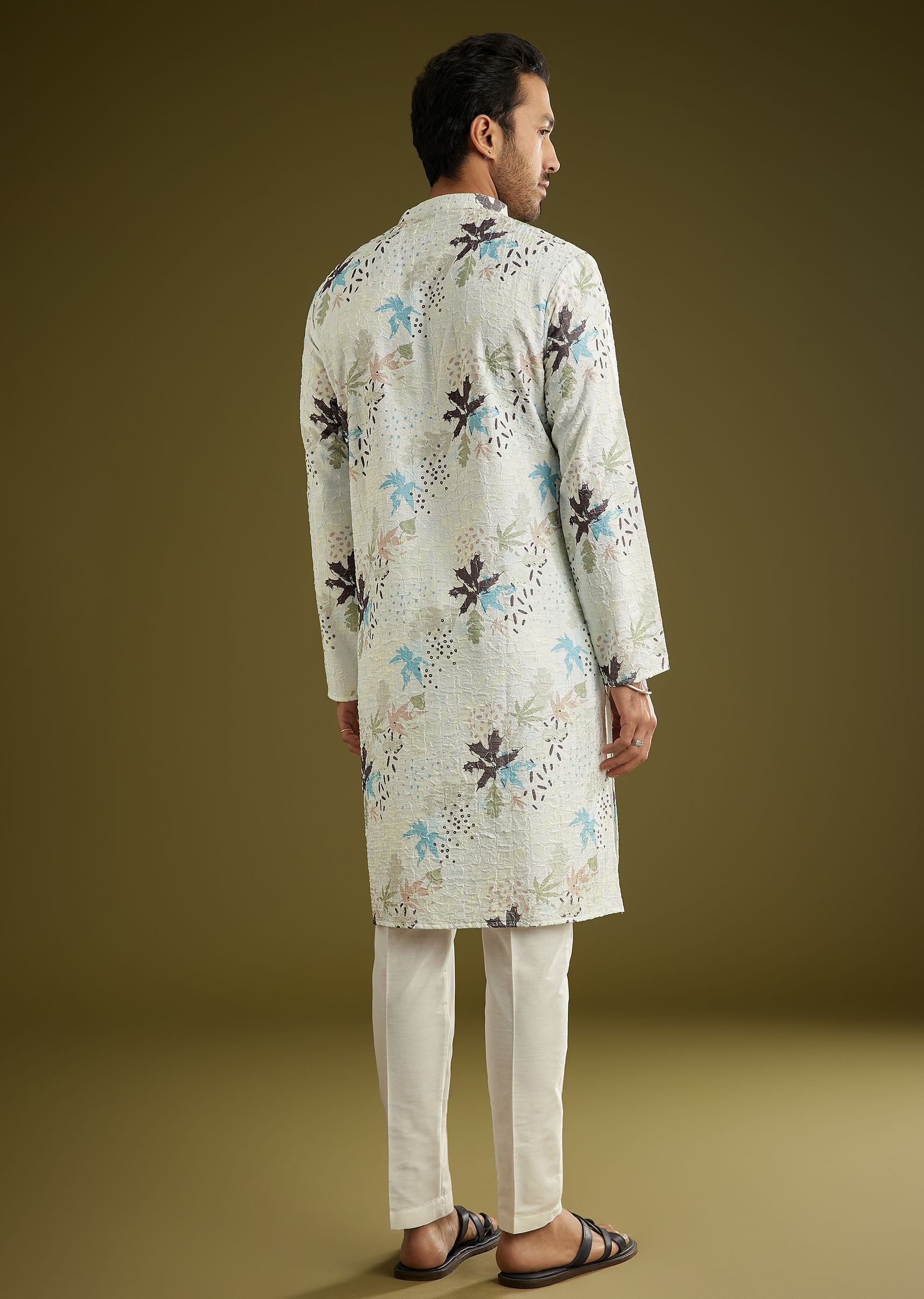 white-linen-zipper-kurta-set-with-abstract-leaf-motifs-sg309209-5_5e513b2d-e061-4c6b-bd92-224d926846c3.jpg