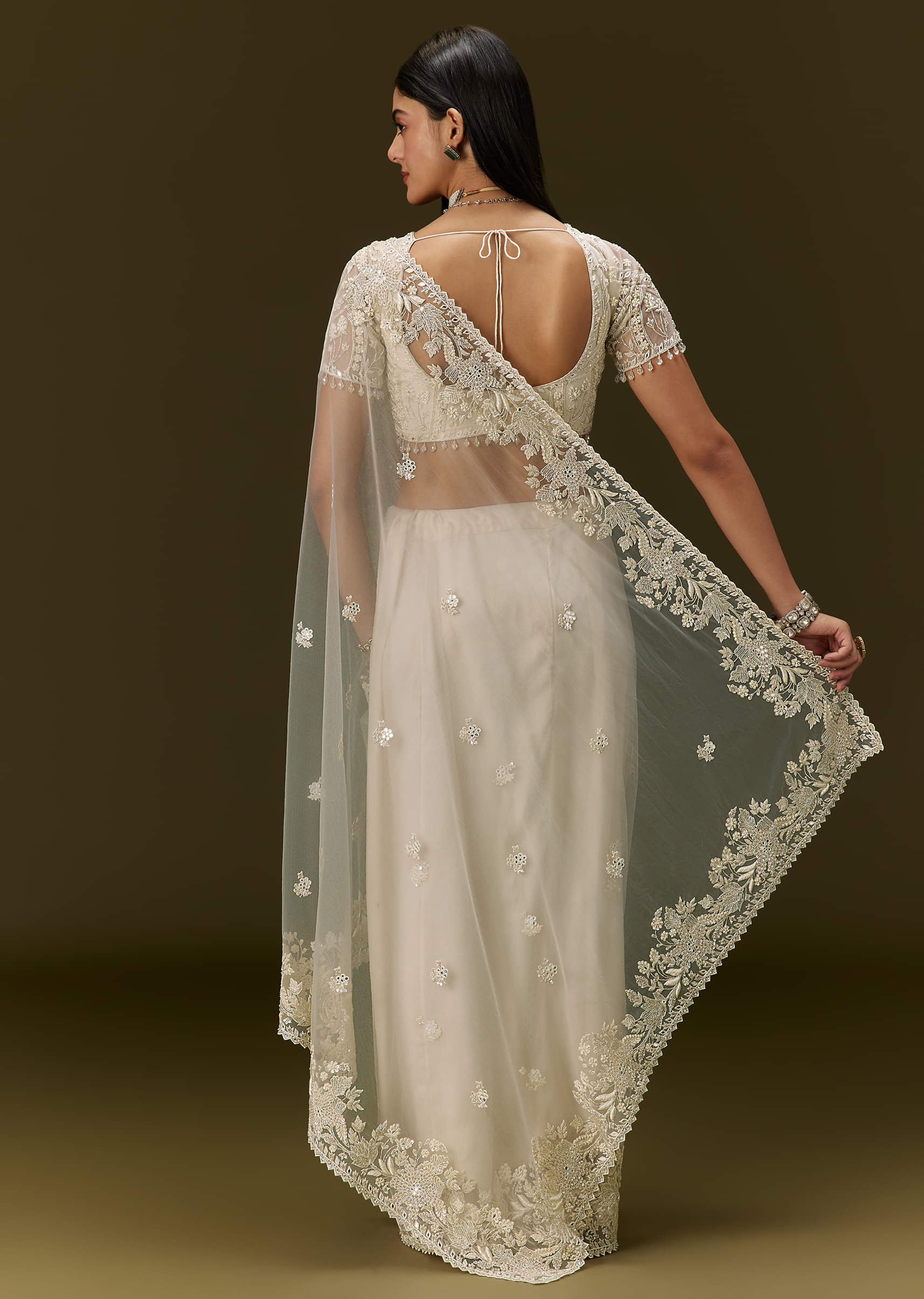 white-net-saree-with-all-over-heavy-embroidery-sg309658-6_b6acf254-b776-4362-af8c-0b82bf404f34.jpg