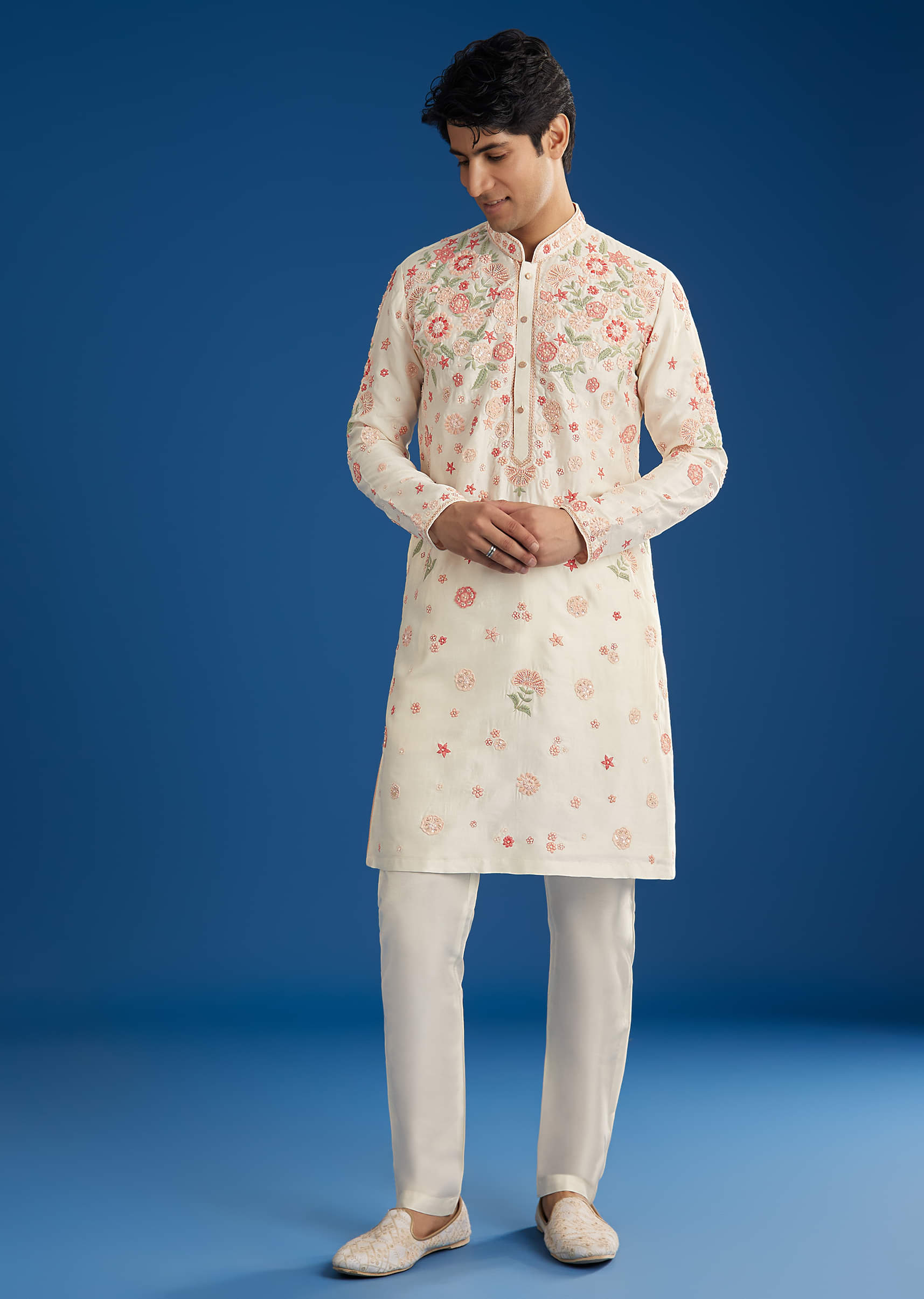 white-rawsilk-kurta-set-with-floral-resham-embroidery-sg323632-5_aa326a84-8c92-4d17-ad35-2b5f813abc0b.jpg