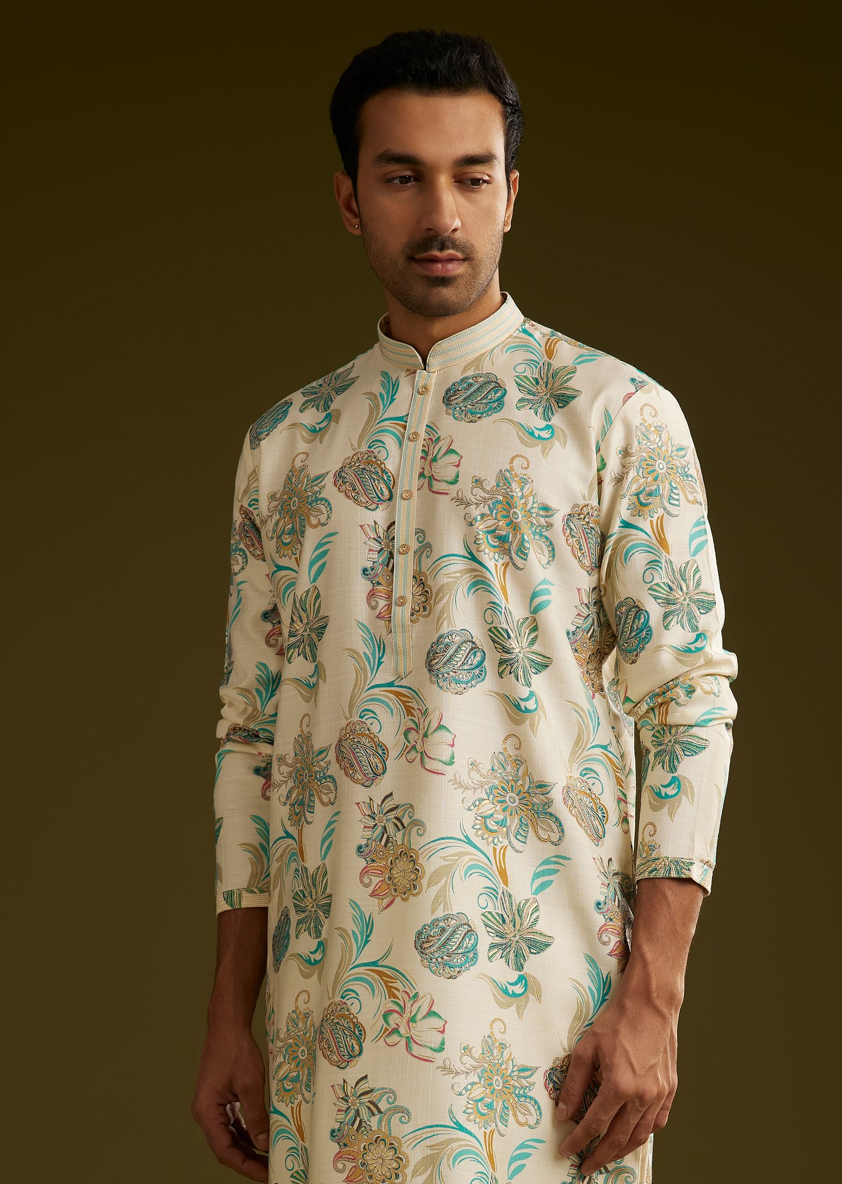 white-silk-kurta-set-with-surreal-nature-prints-sg309466-4_6bfb8d5d-0592-4dc7-b445-1156bd9677c5.jpg