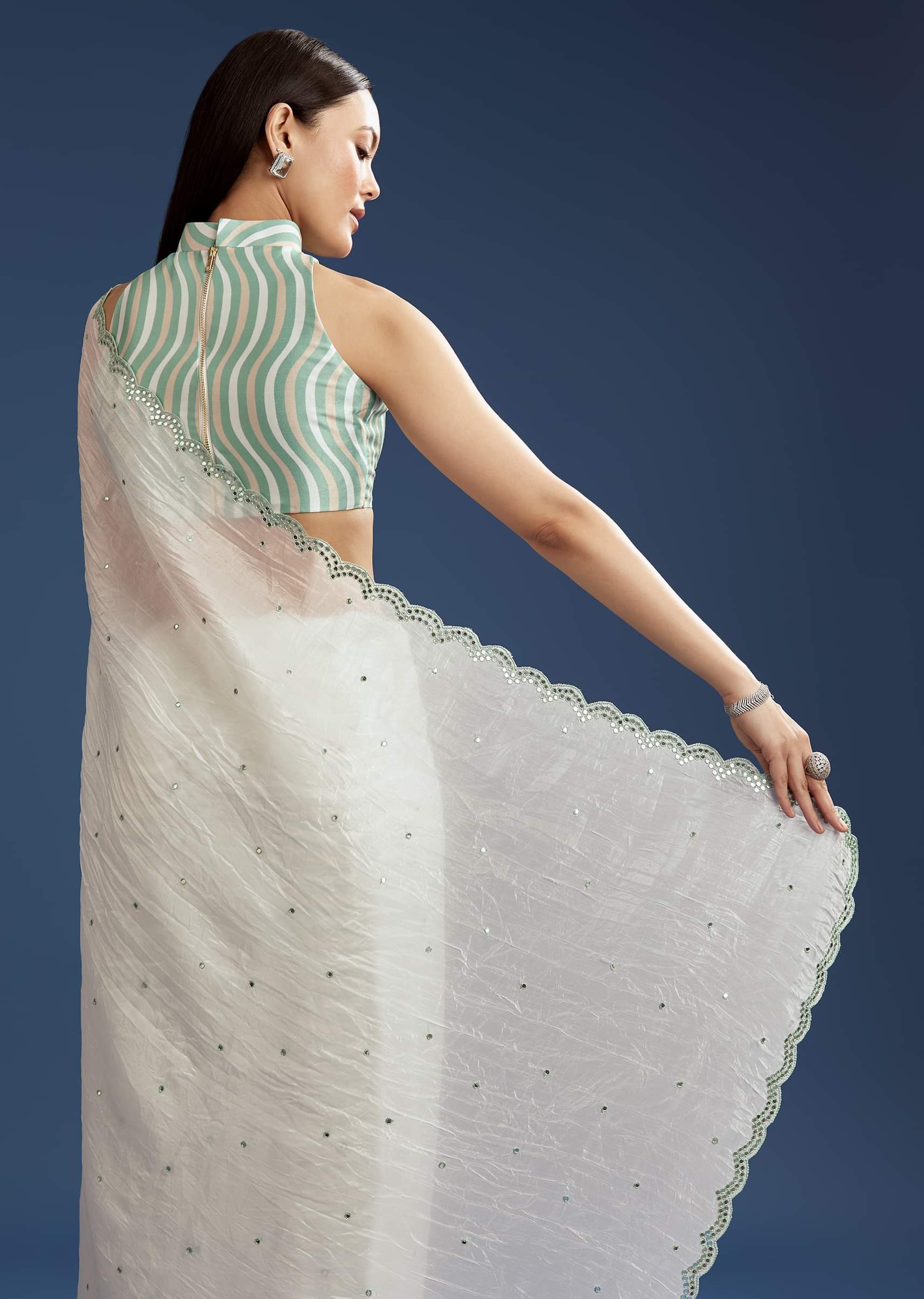 white-tissue-saree-with-contrast-border-sg299438-4_857c8dec-34d3-4a90-a02a-9f6a9c06f590.jpg