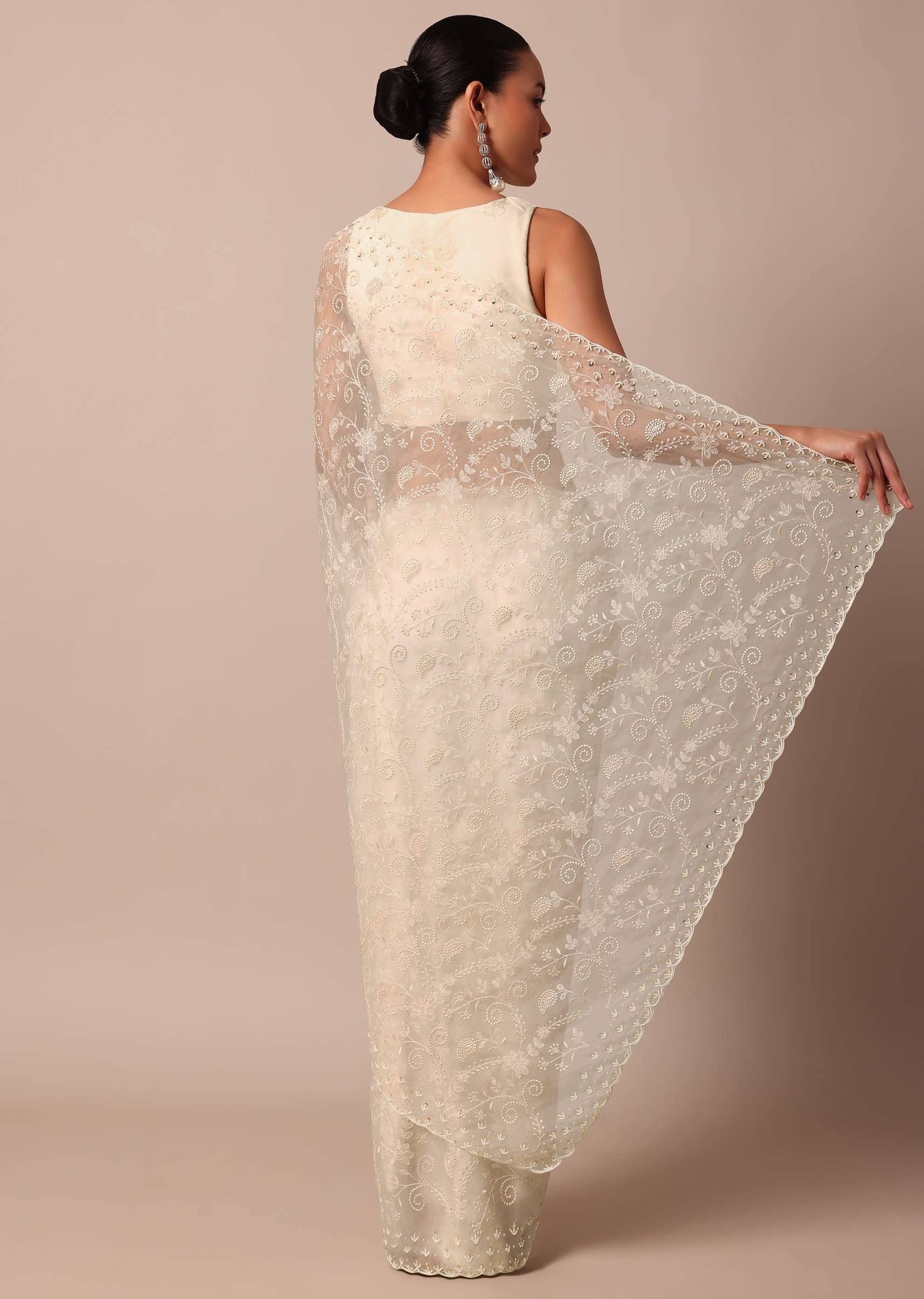 white_chikankari_saree_in_organza_silk_with_beaded_scallop_d-sg212331_5_1588890f-5e1e-4163-8acb-db4f001035b9.jpg