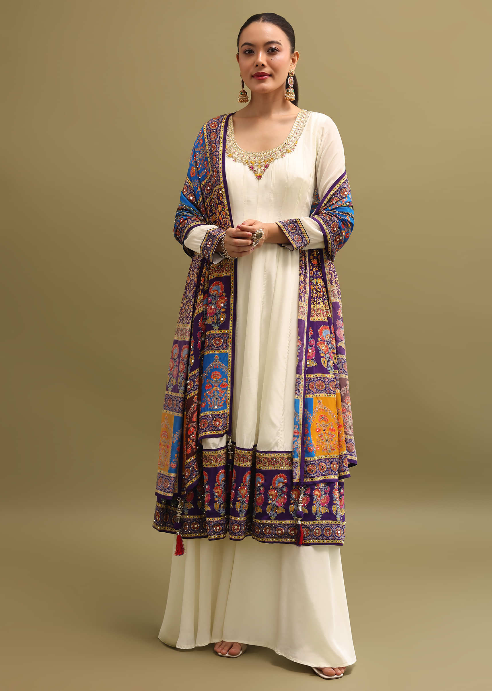 white_embroidered_crepe_kurta_suit_set-sg237942_8_b2f39162-c102-4d89-a6f6-cec20bdd8e3a.jpg