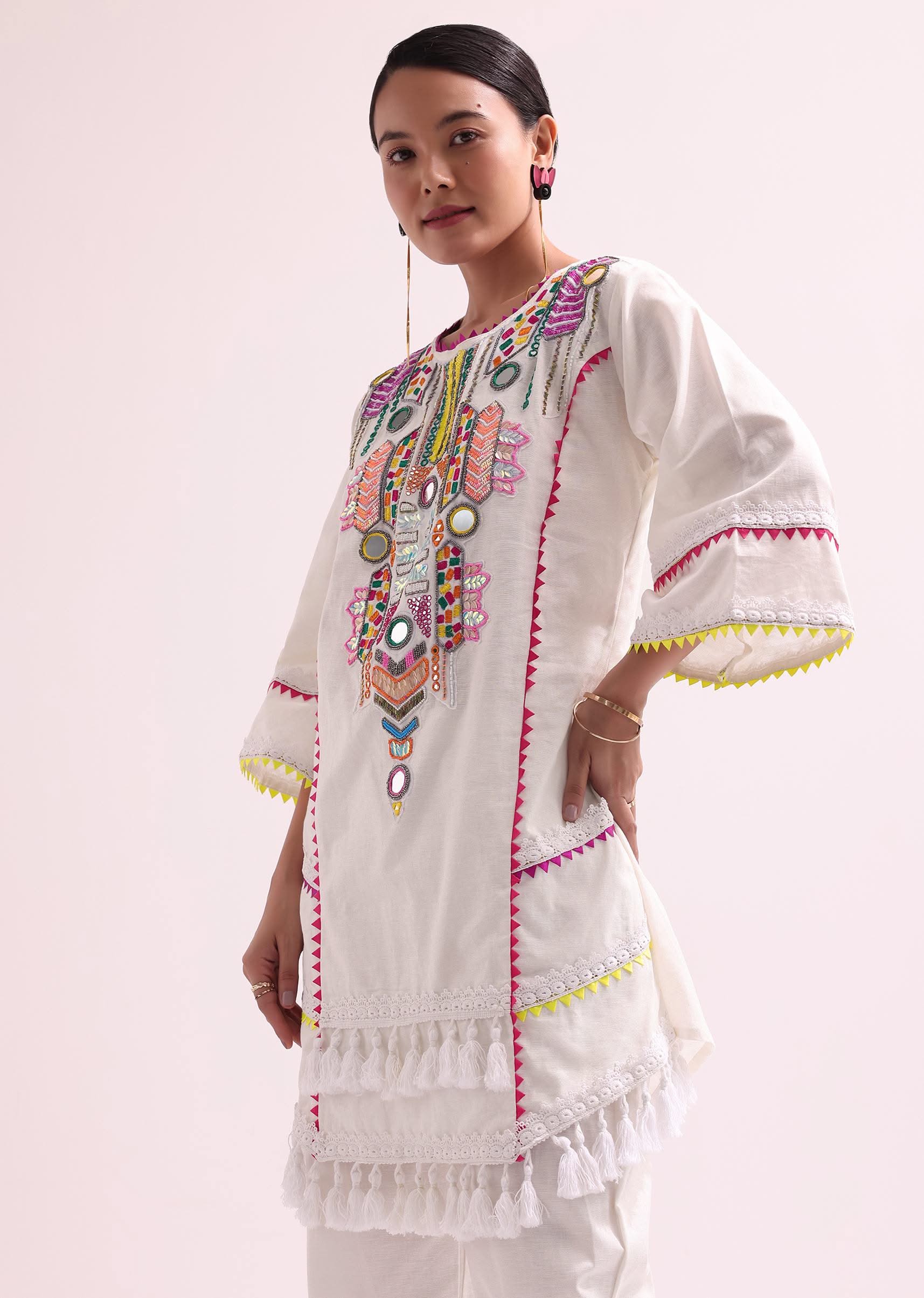 white_embroidered_kurta_pant_set-sg189089_7_8edc3593-dd2e-4b52-afc9-1a3650308b54.jpg