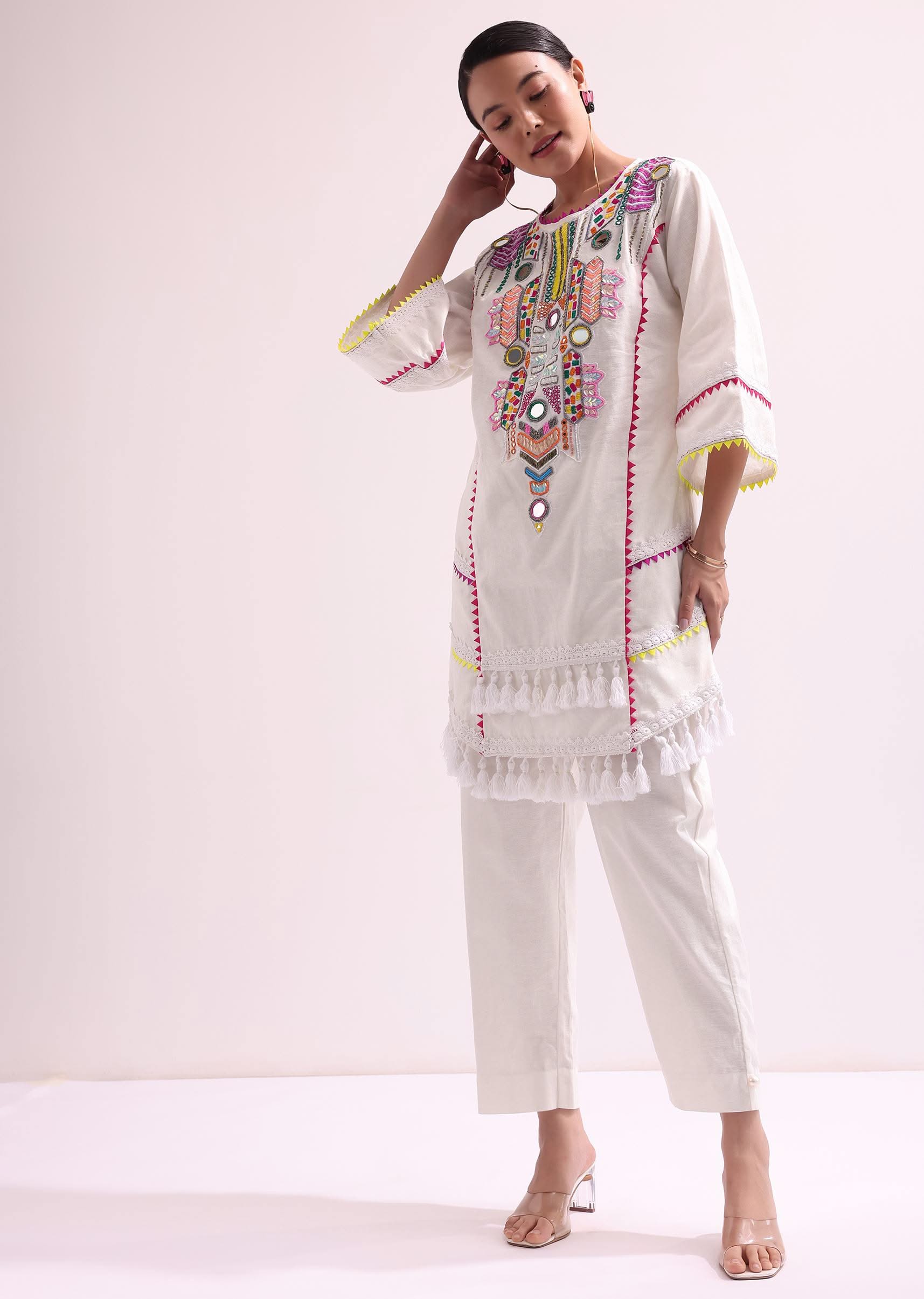 white_embroidered_kurta_pant_set-sg189089_8_9a9d9068-bc3f-40d6-ac5e-3b4e6f6c716f.jpg