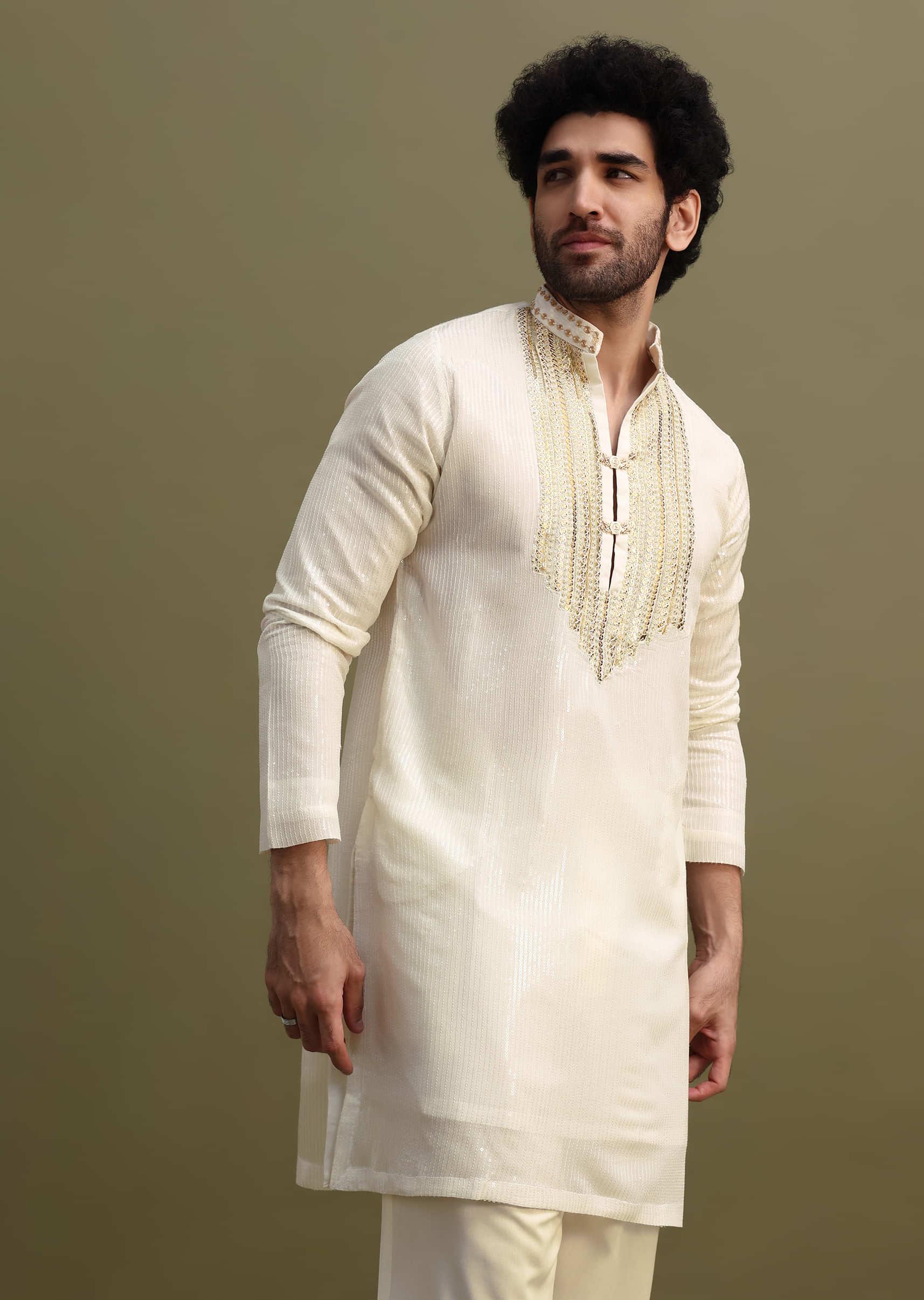 white_gold_sequin_kurta_with_loose_fitted_pants-sg233668_4_9d69fede-a7a3-4ad7-b5f3-56e5d5709ee1.jpg