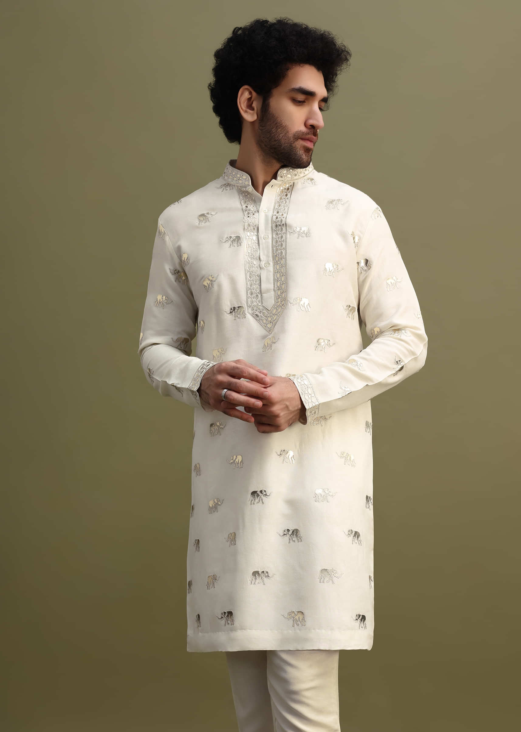 white_kurta_with_gold_foil_applique_motifs-sg235674_5_c0edbe17-aba1-404d-a563-352417d46947.jpg