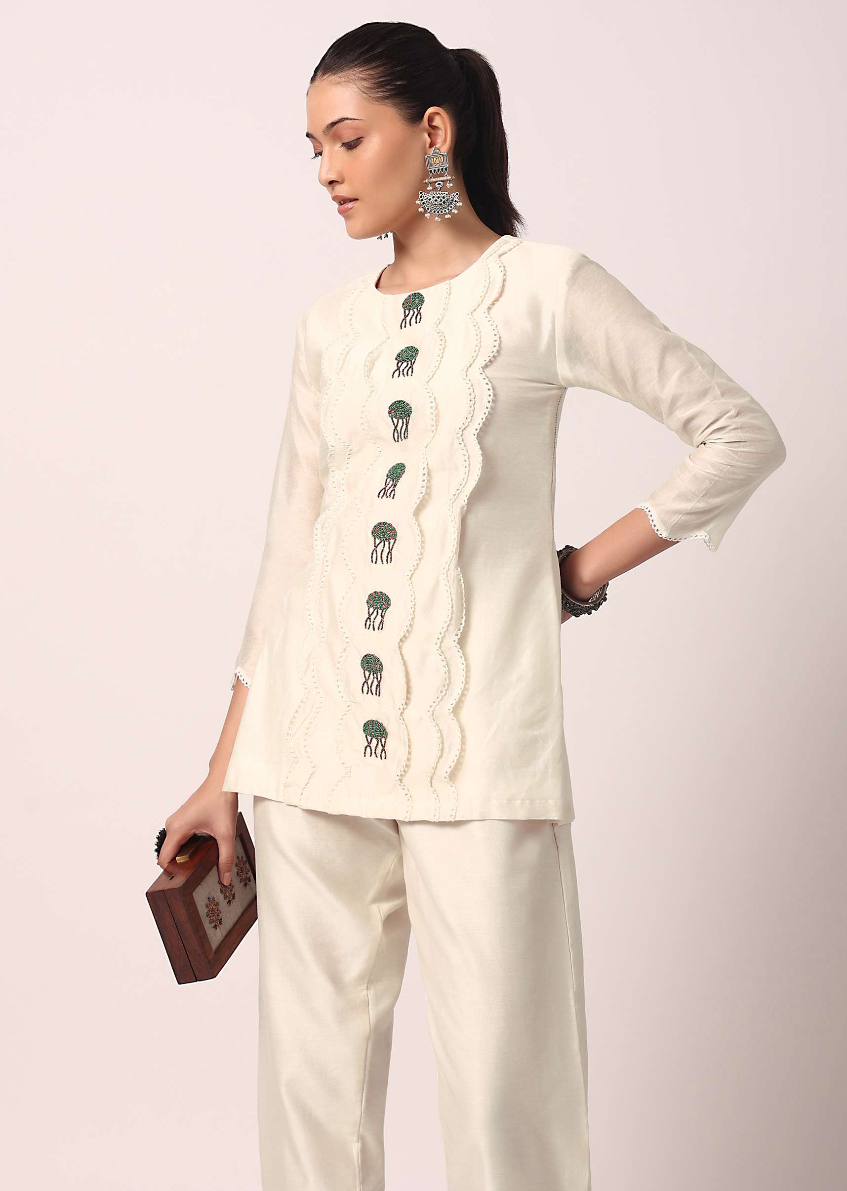 white_pant_set_with_embroidered_kurta-sg211542_13_fa5a9f93-1f37-4d53-b97e-6aa6b145a631.jpg