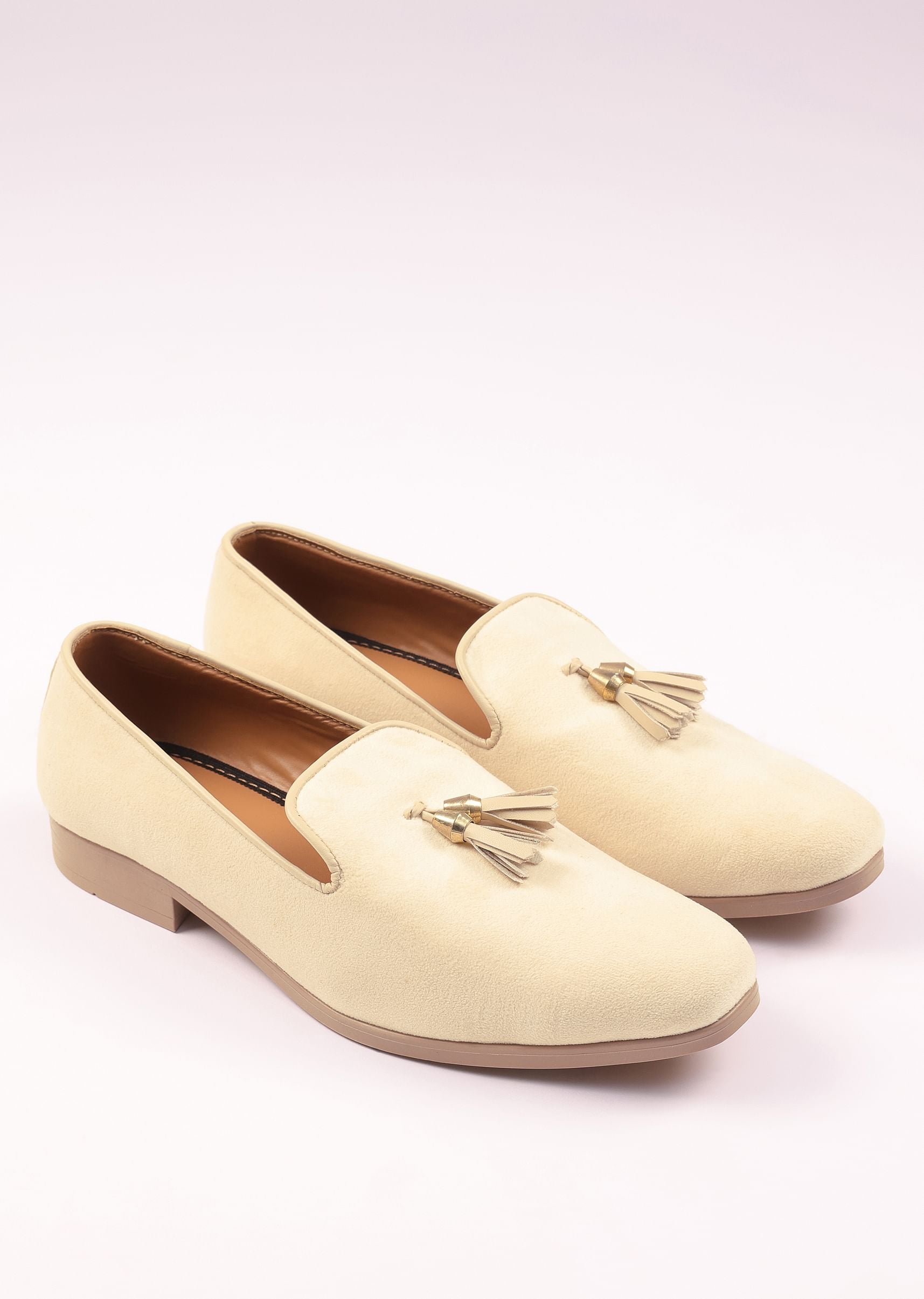 white_velvet_tassel_jutti-sg222842_5_c11114b6-57df-41d3-92bc-2217133ebbc1.jpg