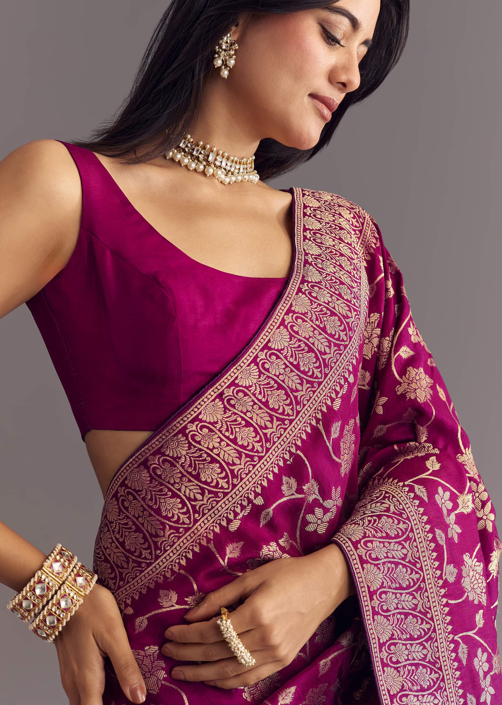 wine-dola-silk-saree-with-zari-jaal-and-border-work-sg284659-5_05fa6f78-7178-4534-b6e4-efd653014614.jpg