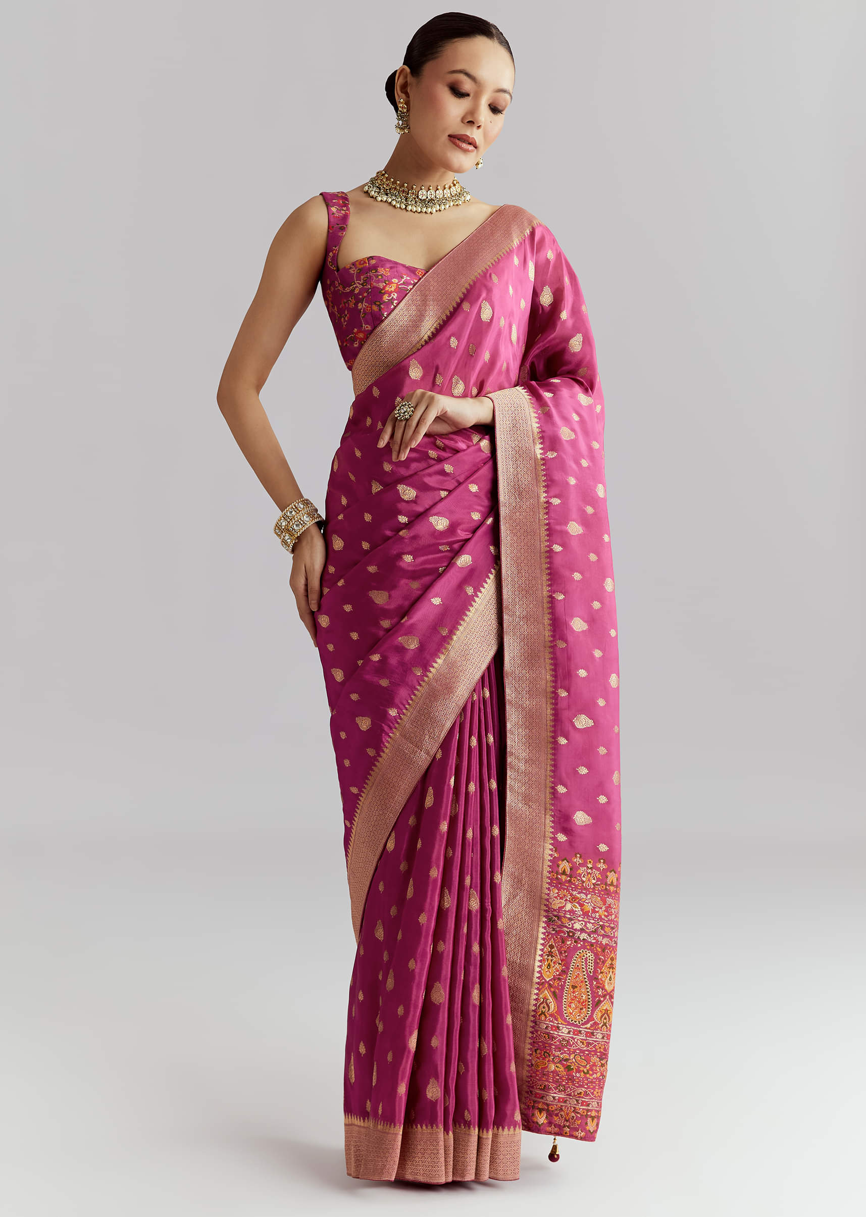 wine-dola-silk-woven-saree-with-golden-zari-embroidery-sg350713-3.jpg