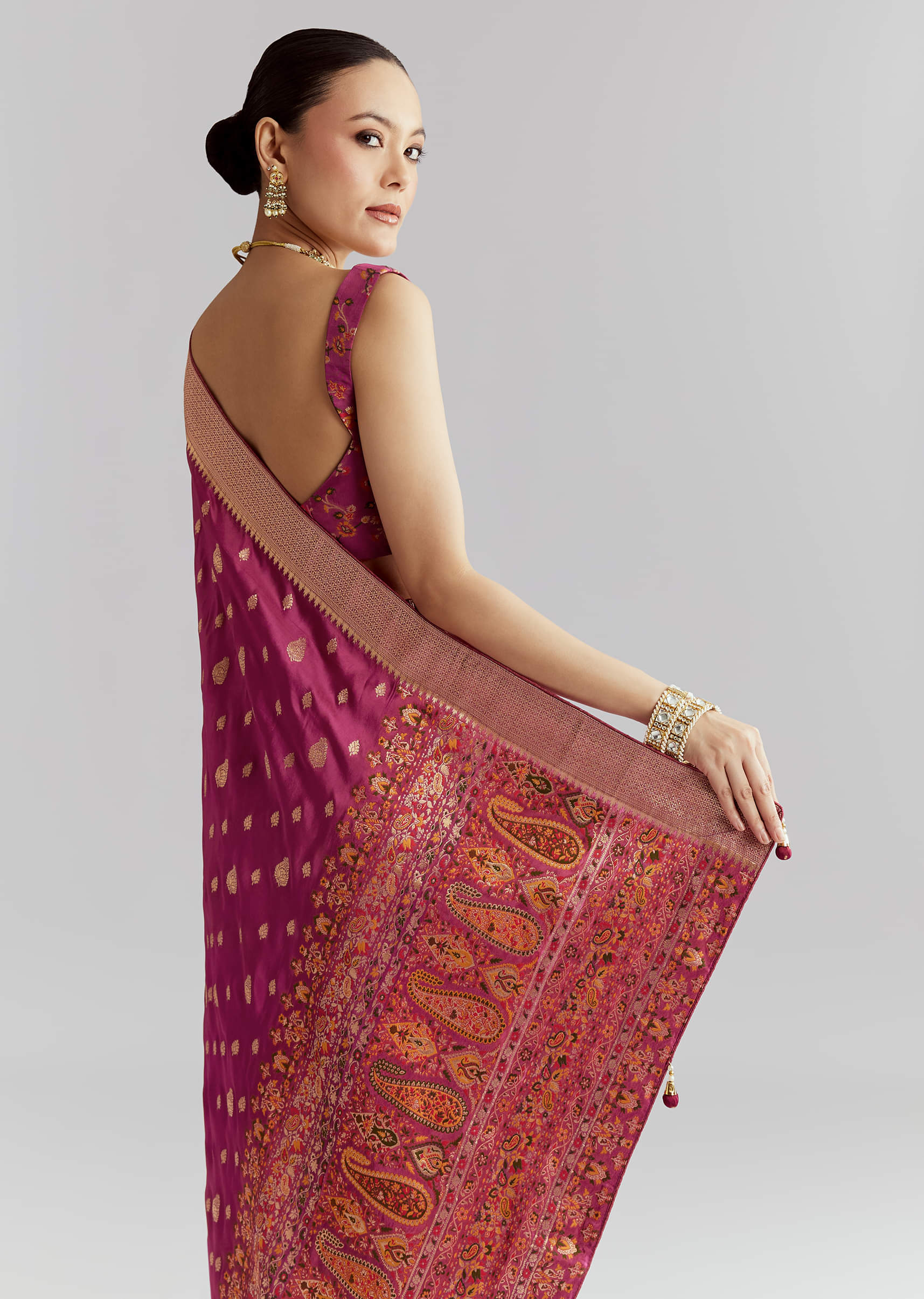wine-dola-silk-woven-saree-with-golden-zari-embroidery-sg350713-6.jpg