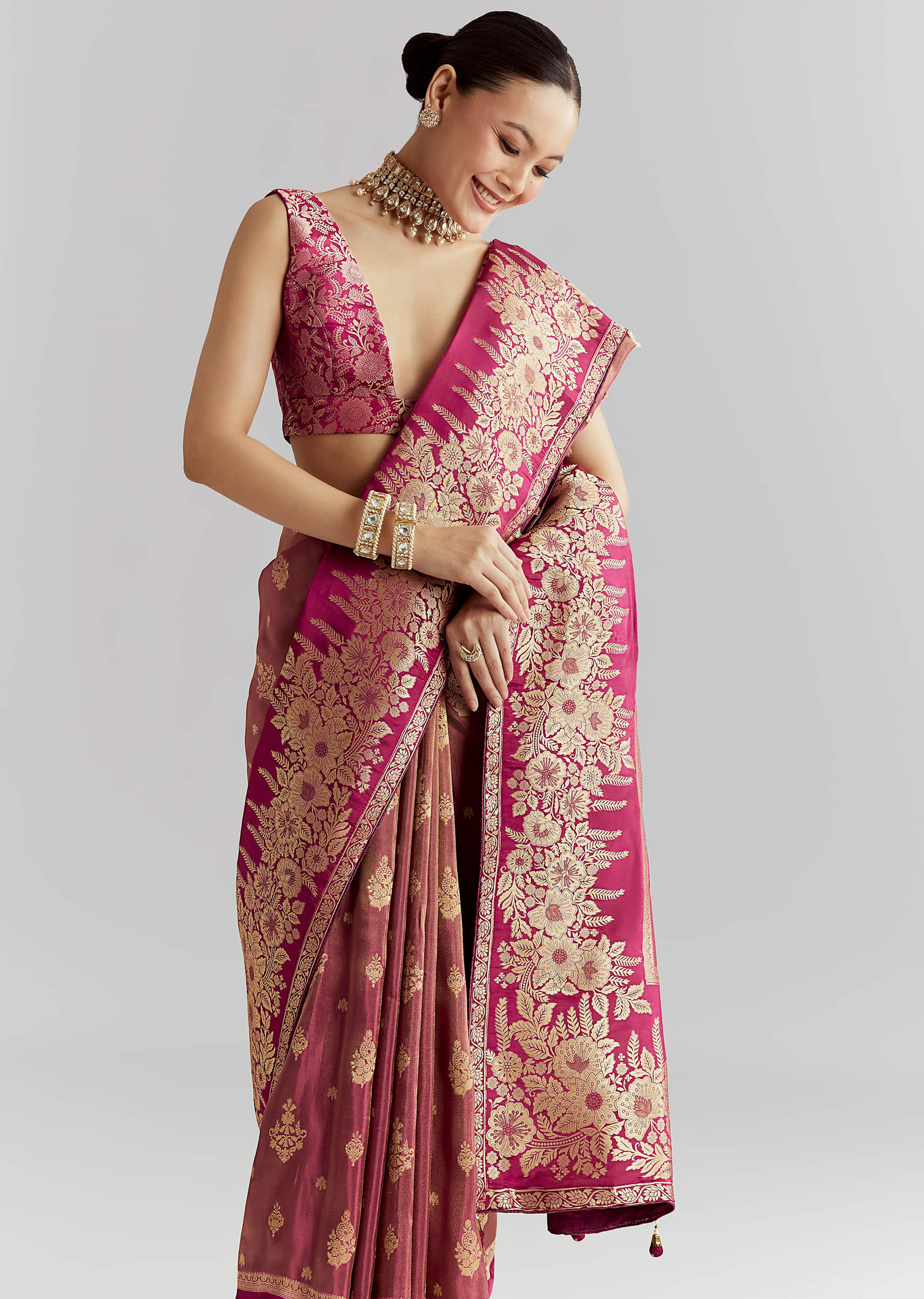 wine-dola-silk-woven-saree-with-zari-butti-work-sg350504-5.jpg
