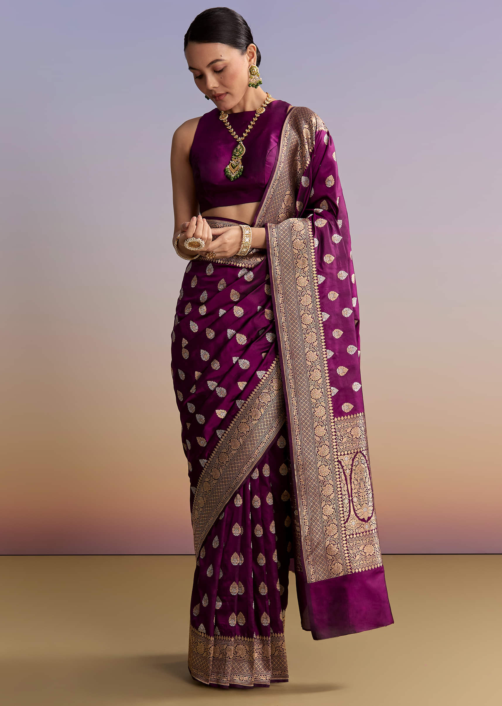 wine-silk-handwoven-banarasi-saree-with-zari-butti-sg342737-3.jpg