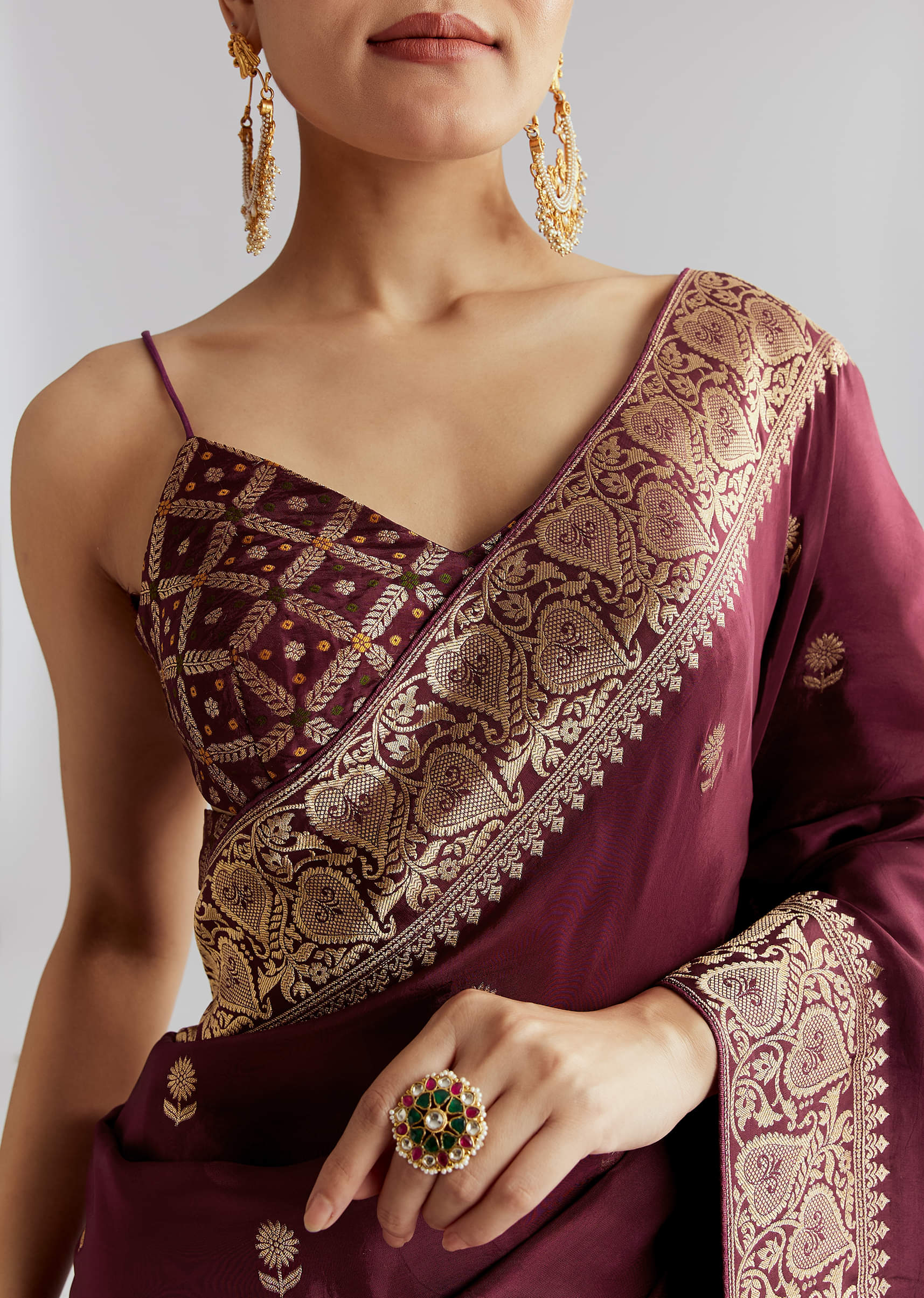 wine-silk-woven-saree-with-floral-motif-work-sg350483-2.jpg
