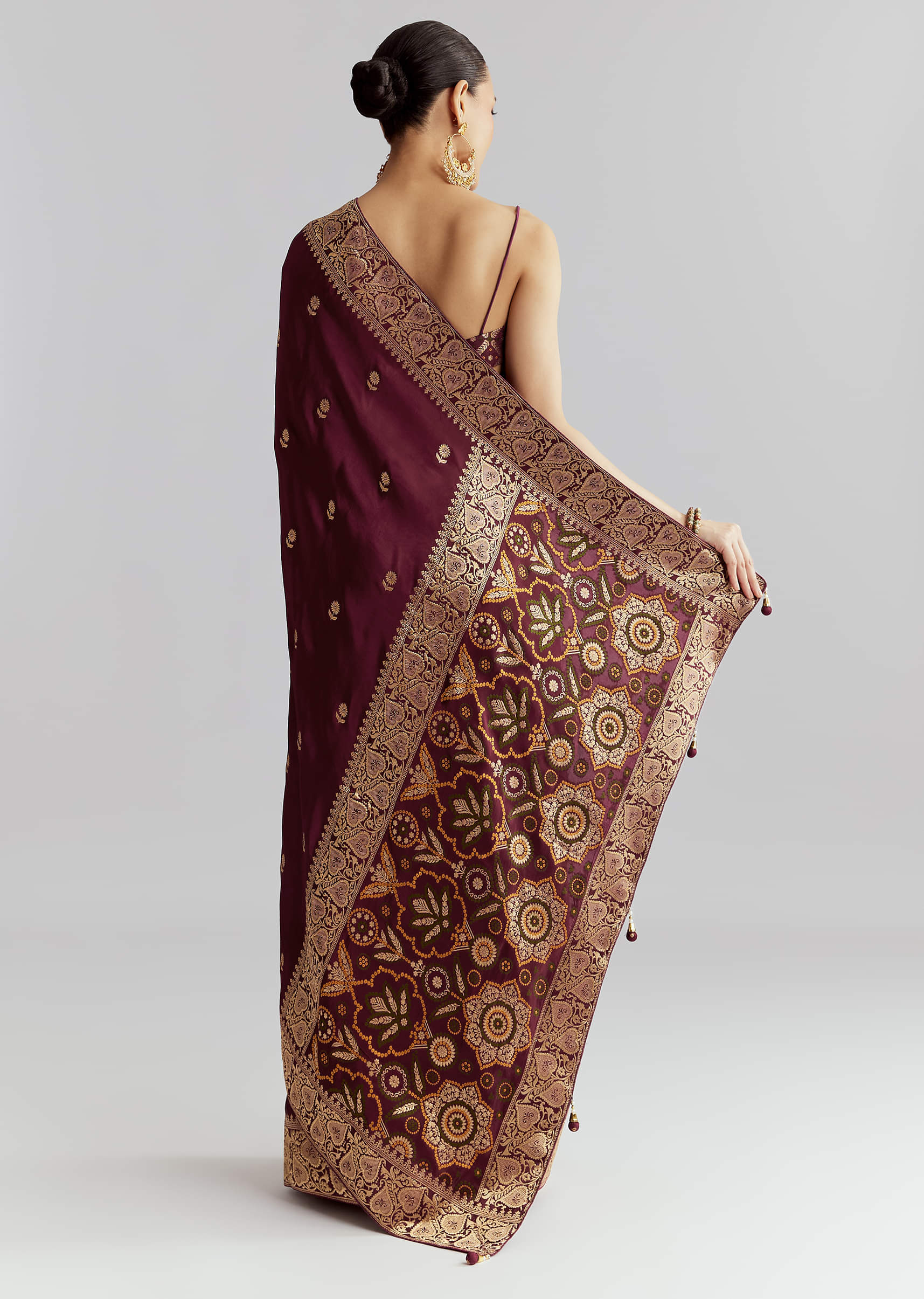wine-silk-woven-saree-with-floral-motif-work-sg350483-4.jpg