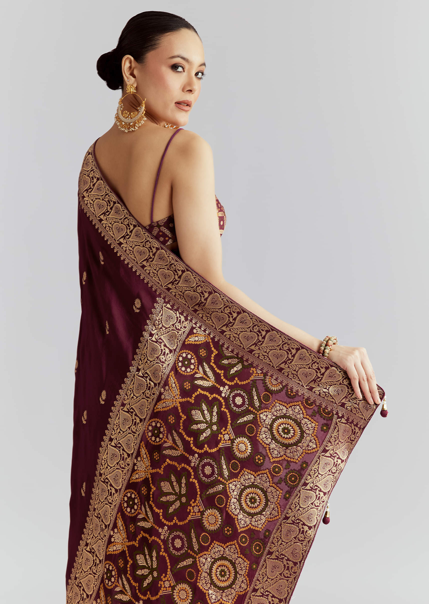 wine-silk-woven-saree-with-floral-motif-work-sg350483-6.jpg