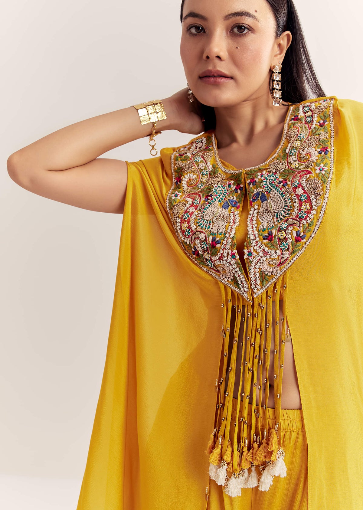 yellow-chinon-cape-set-with-zardosi-thread-and-moti-work-sg324500-3_0380372b-27de-4ab8-bc2e-0901c266249a.jpg