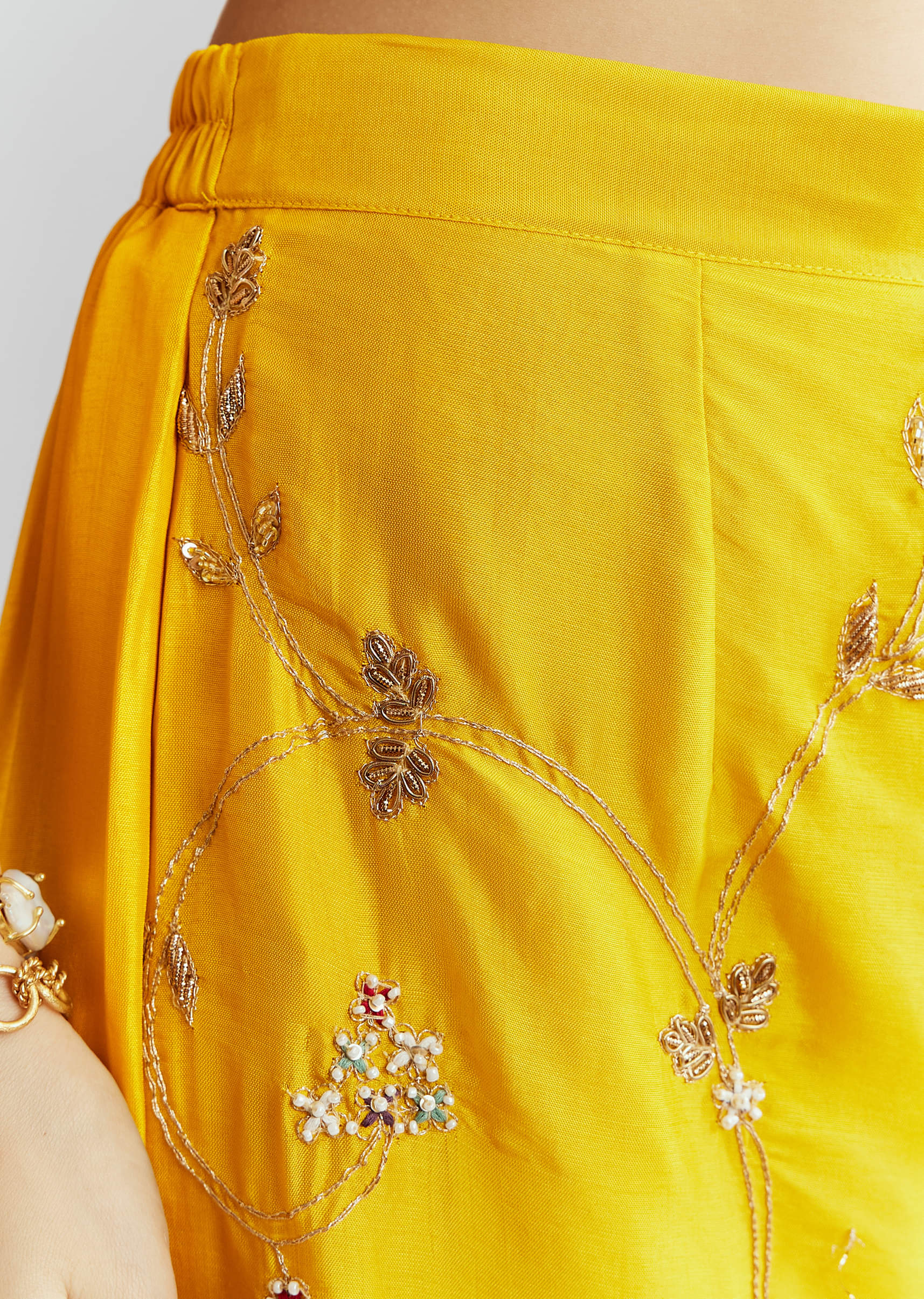 yellow-crepe-indo-western-set-with-heavy-hand-embroidery-sg354722-6.jpg