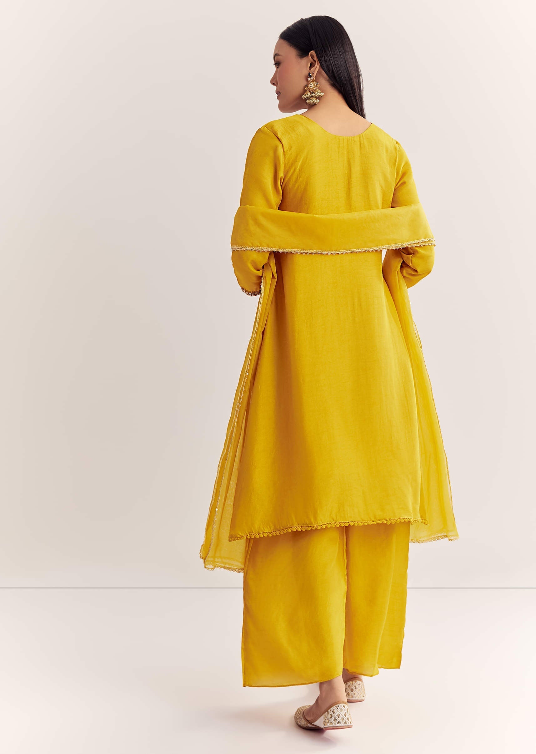 yellow-dola-silk-kurta-dupatta-set-with-zardosi-and-thread-work-sg324559-5_f9607b56-786d-47c9-96b0-ab8f22e67b17.jpg
