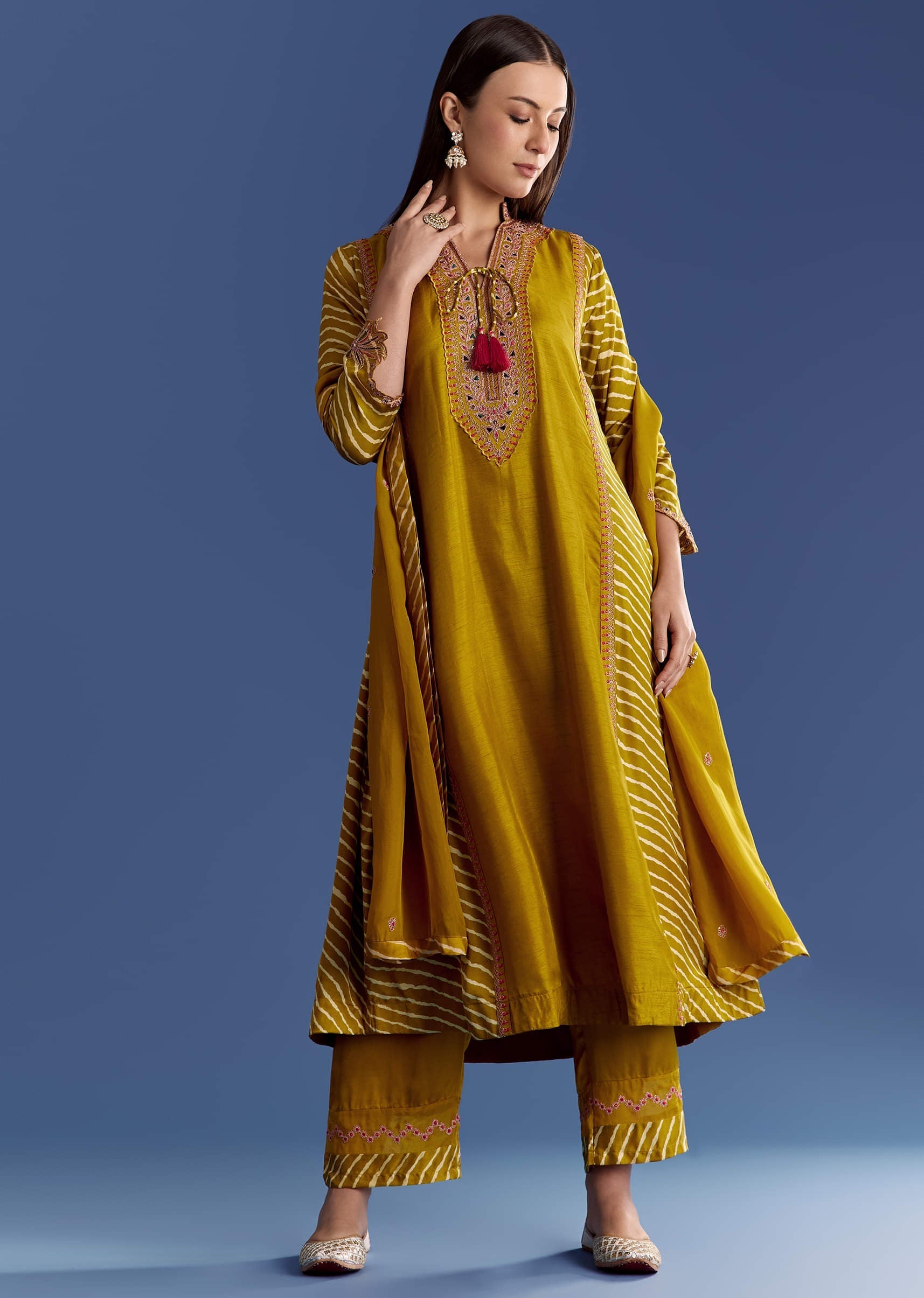 yellow-leheriya-kurta-set-with-zari-and-butti-dupatta-sg316678-1_8b9eaacb-f68b-41b8-be8c-ec7c0f4a4224.jpg