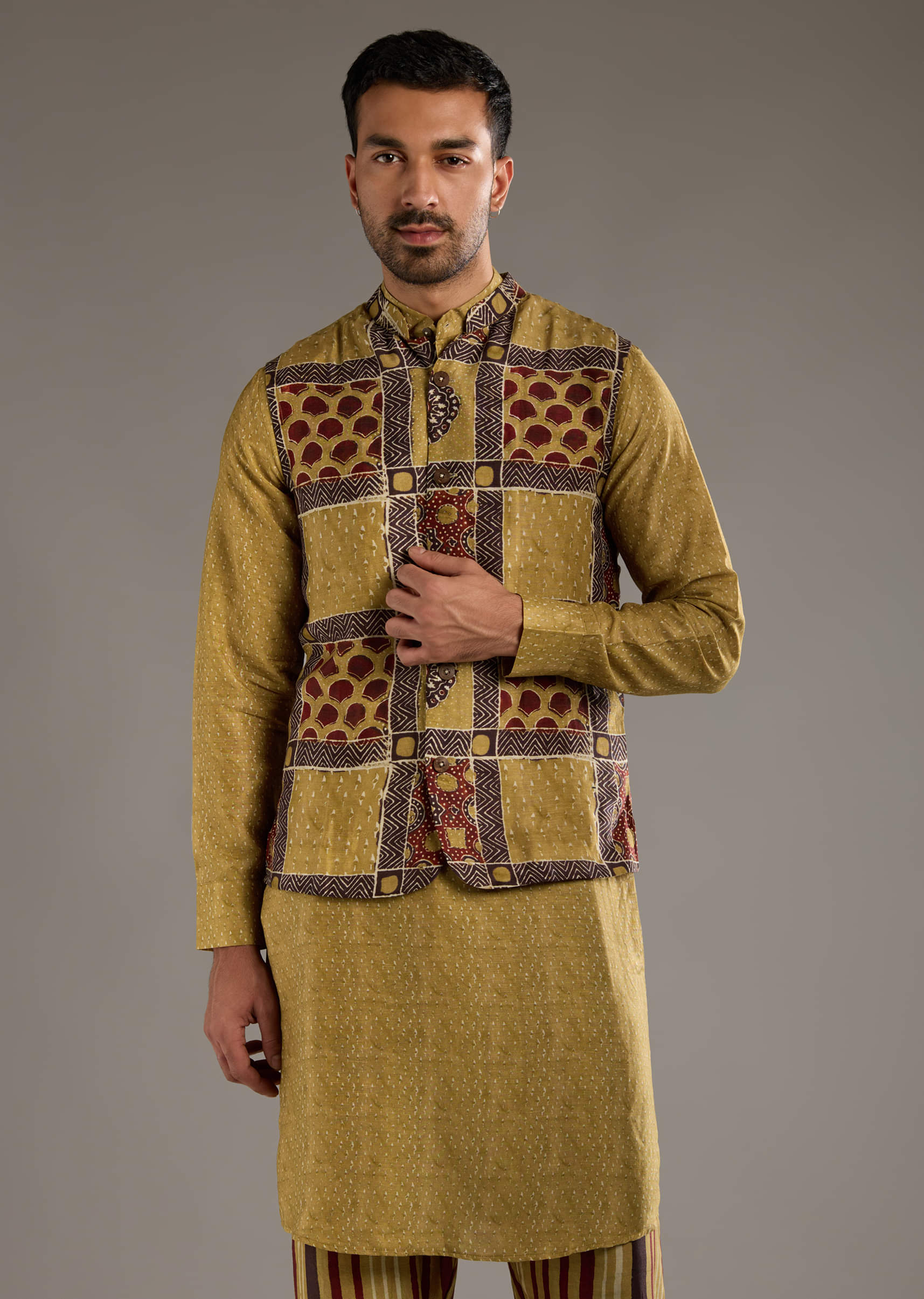 yellow-linen-kurta-jacket-set-for-men-with-hand-block-ajrakh-print-sg359228-4.jpg
