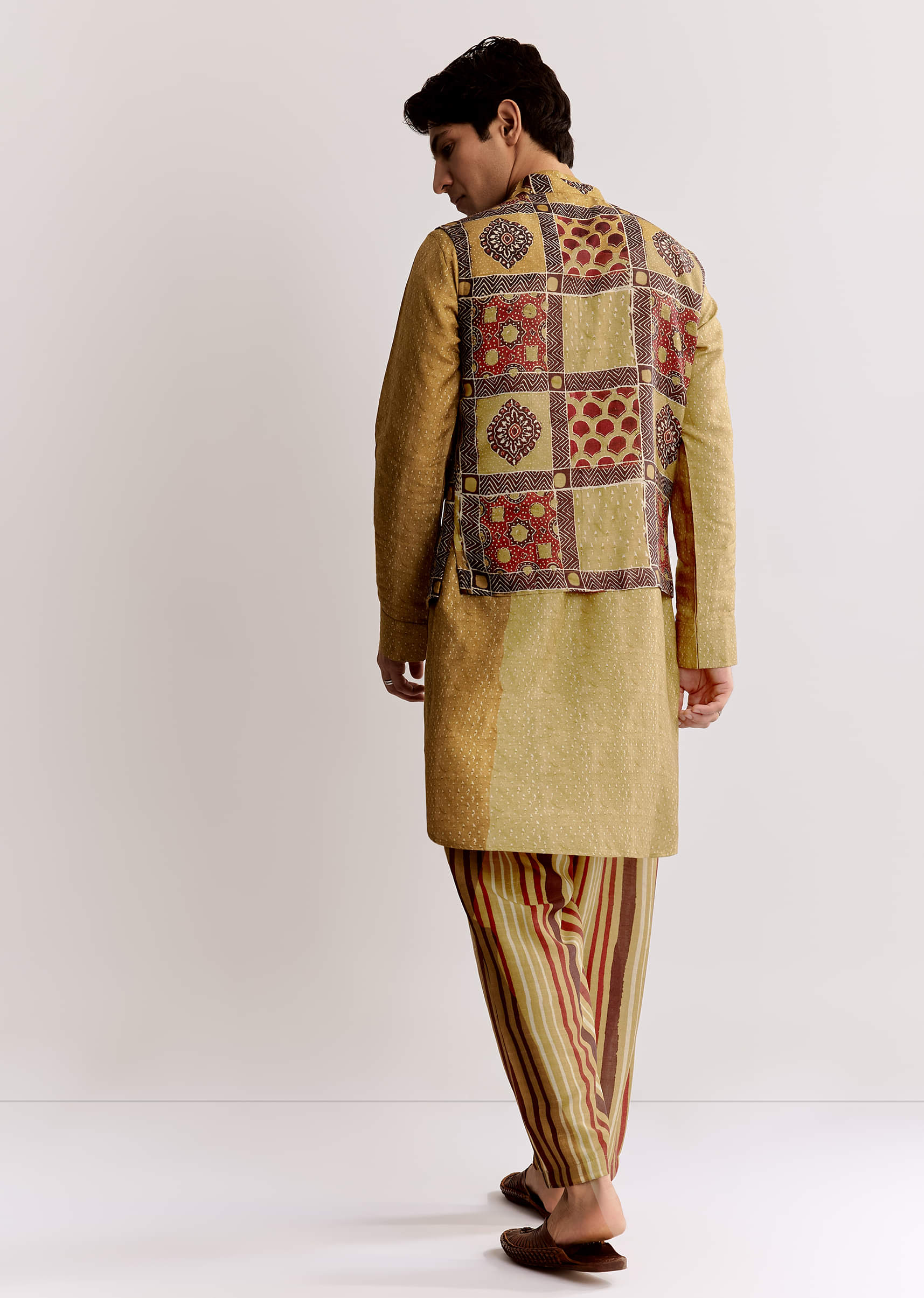 yellow-linen-kurta-jacket-set-with-ajrakh-print-sg318159-5_10bc2335-5231-4653-a46b-bd33e892c762.jpg