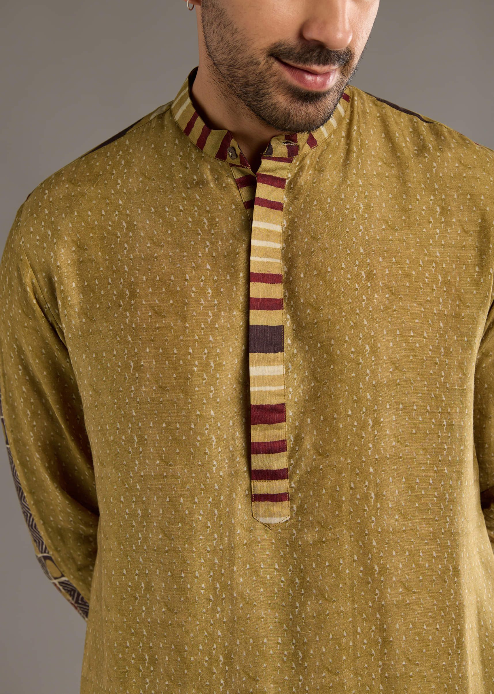 yellow-linen-kurta-set-for-men-with-hand-block-ajrakh-print-sg359252-2.jpg