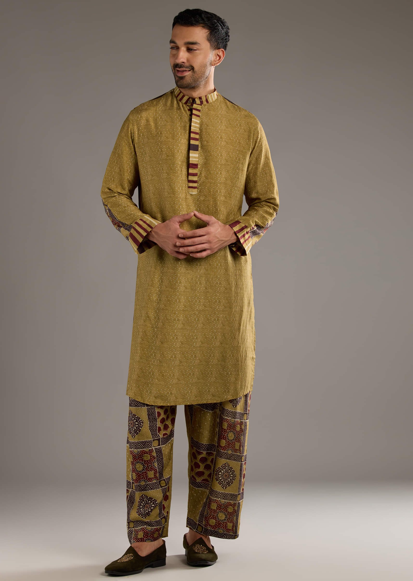 yellow-linen-kurta-set-for-men-with-hand-block-ajrakh-print-sg359252-3.jpg