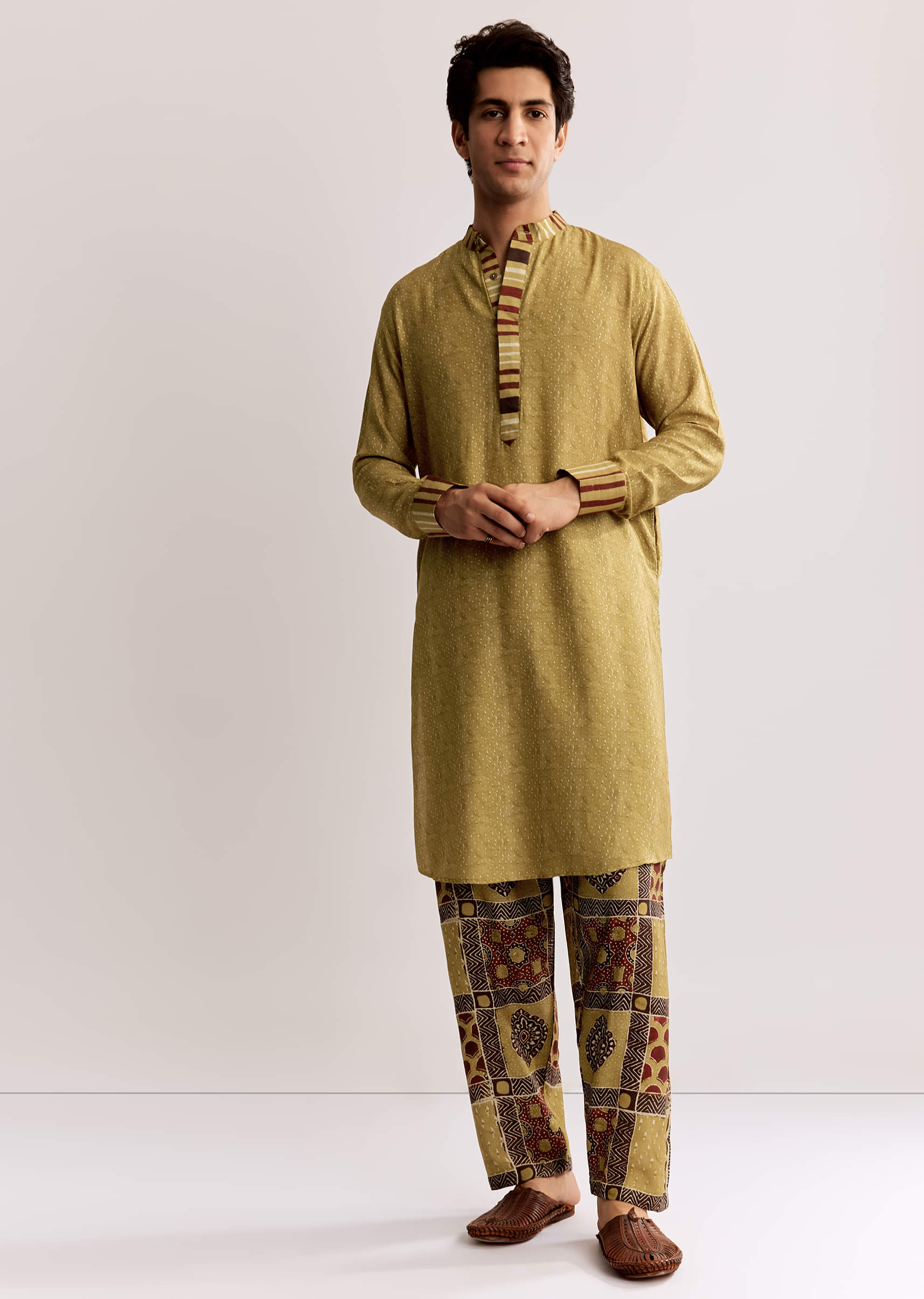 yellow-linen-kurta-set-with-ajrakh-print-sg318215-2_5210e971-488f-4c6a-801f-115bed11c986.jpg