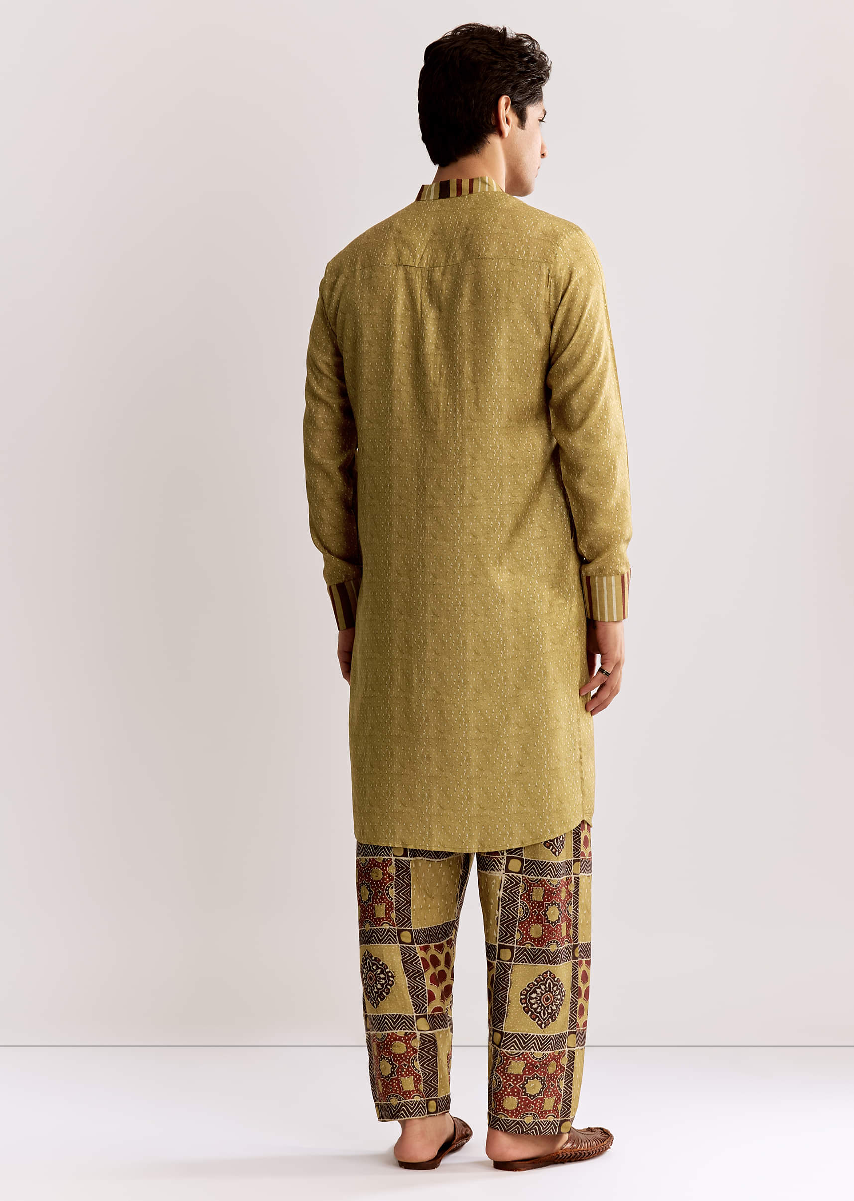 yellow-linen-kurta-set-with-ajrakh-print-sg318215-5_562e68a5-530f-4910-b480-78da92268e62.jpg