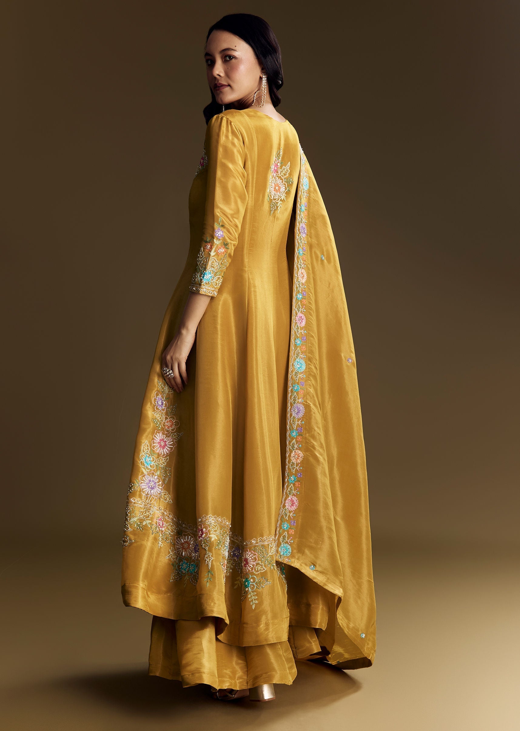 yellow-palazzo-suit-with-resham-kurta-dupatta-sg320473-5_a04a9359-a1a5-4f66-b4c0-3e426dc8ca9a.jpg